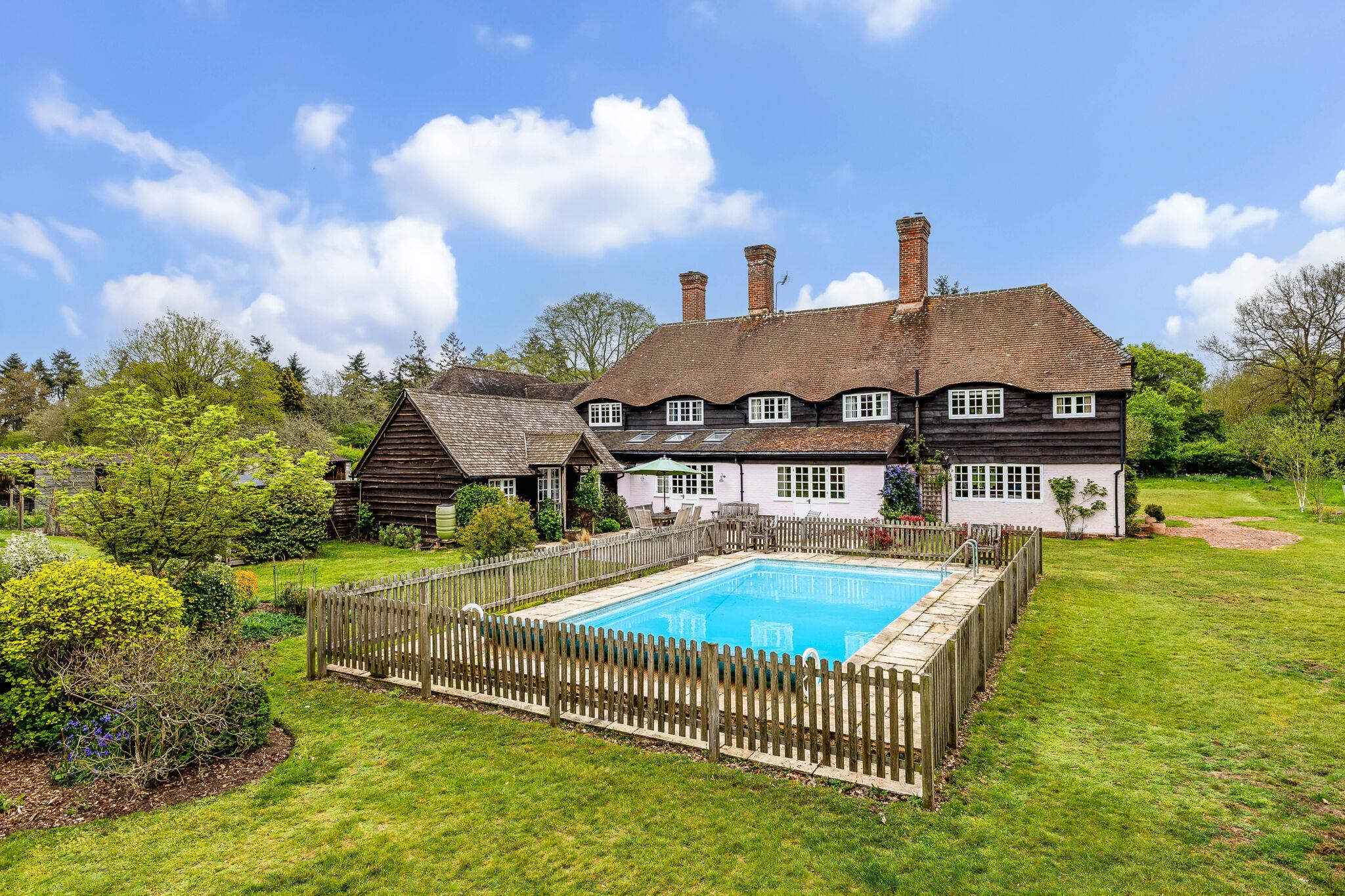 Reading Road, Mattingley, Hook, Hampshire RG27