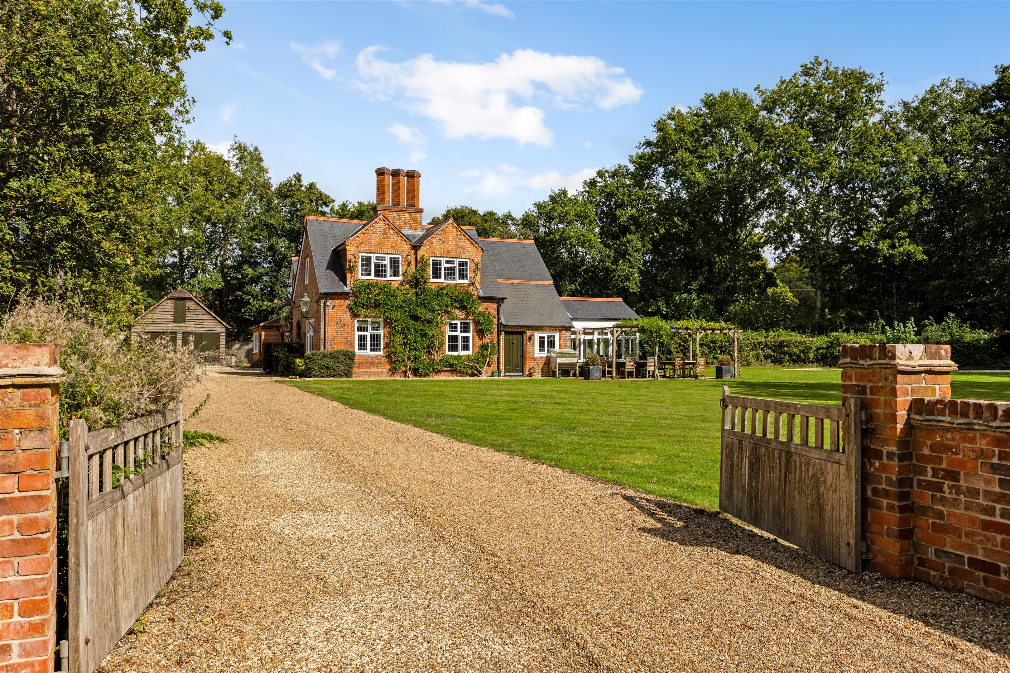 Baughurst Road, Baughurst, Tadley, Hampshire, RG26