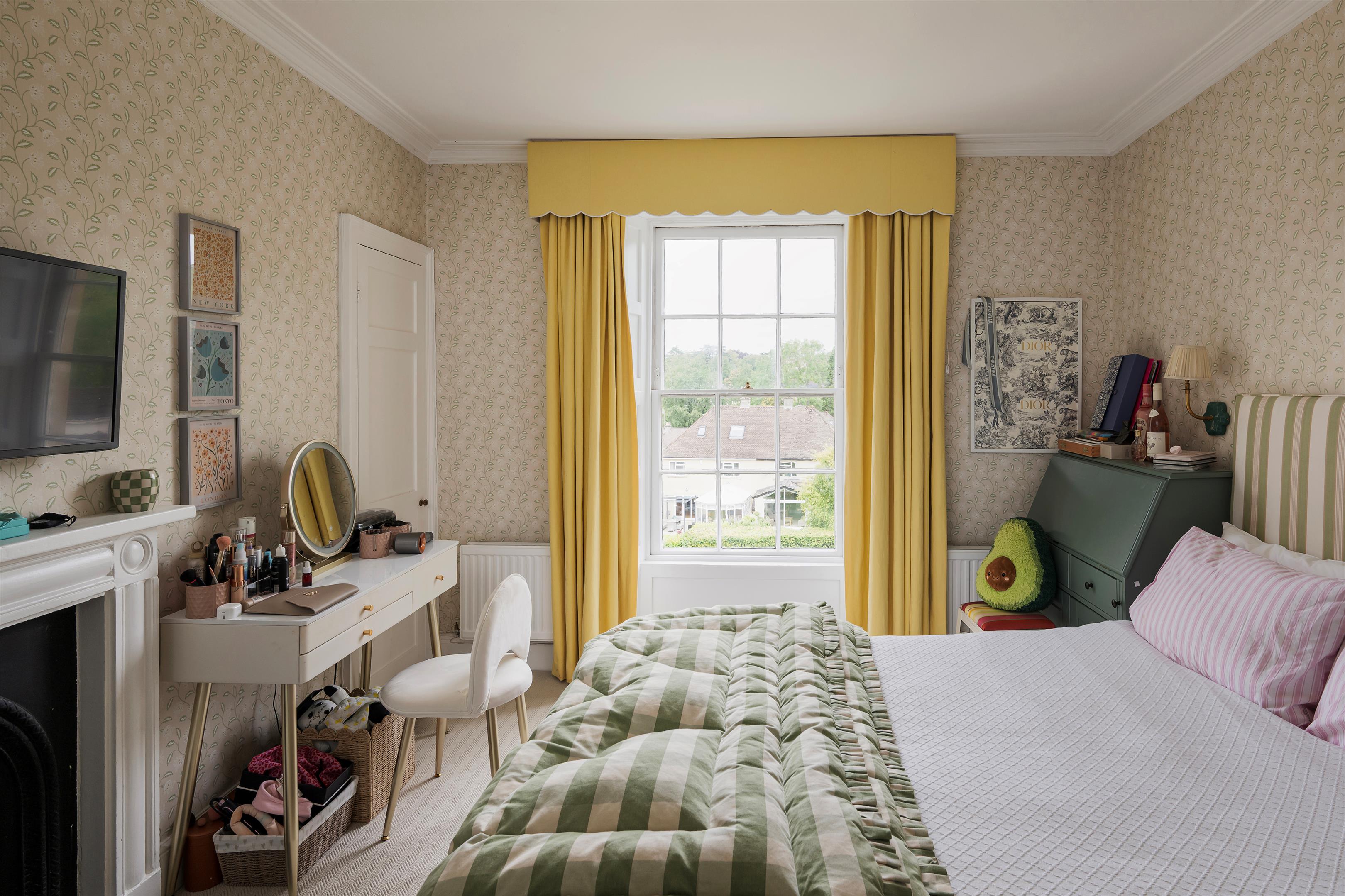 Dunsford Place, Bath, Somerset BA2