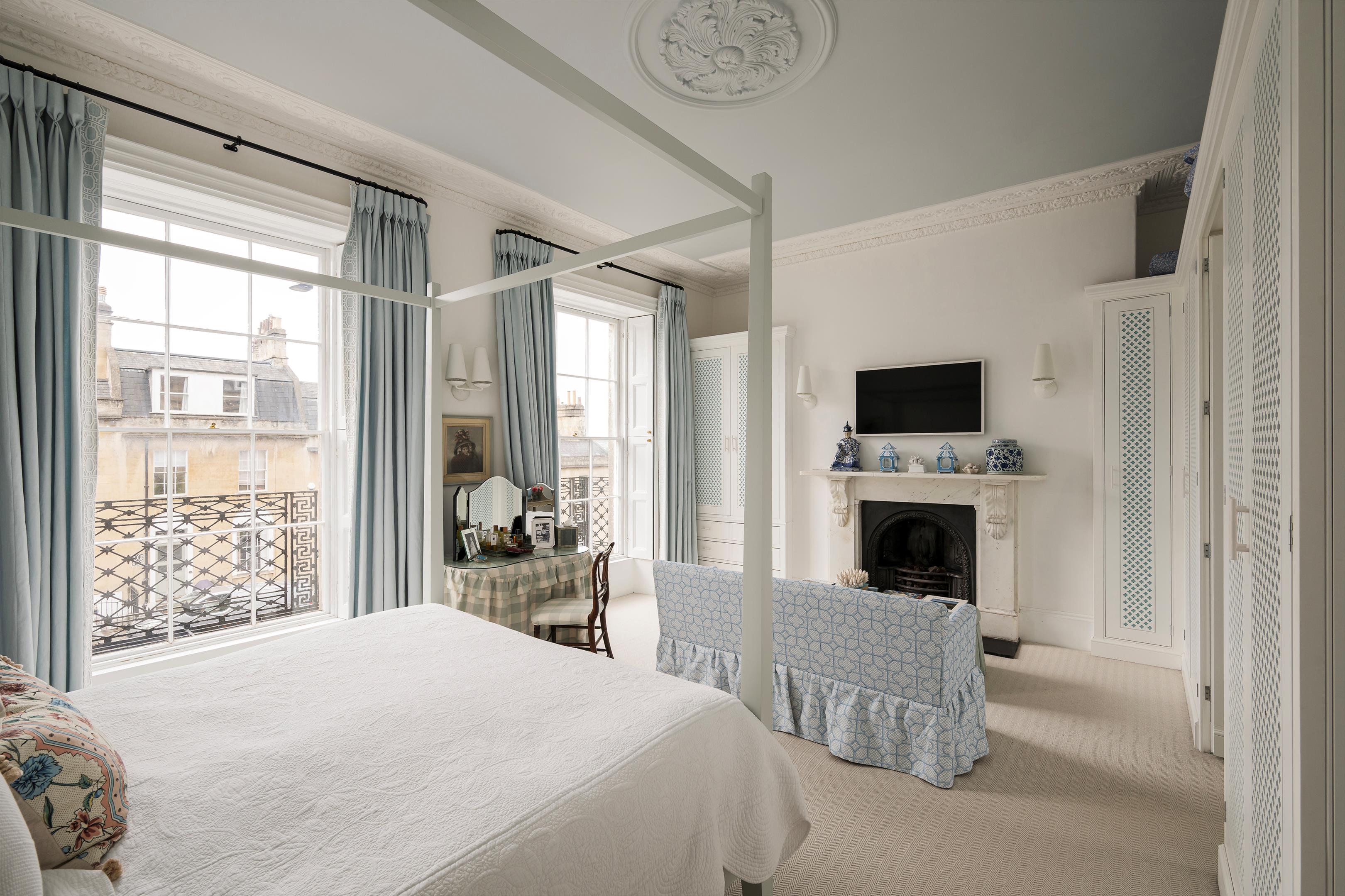 Dunsford Place, Bath, Somerset BA2