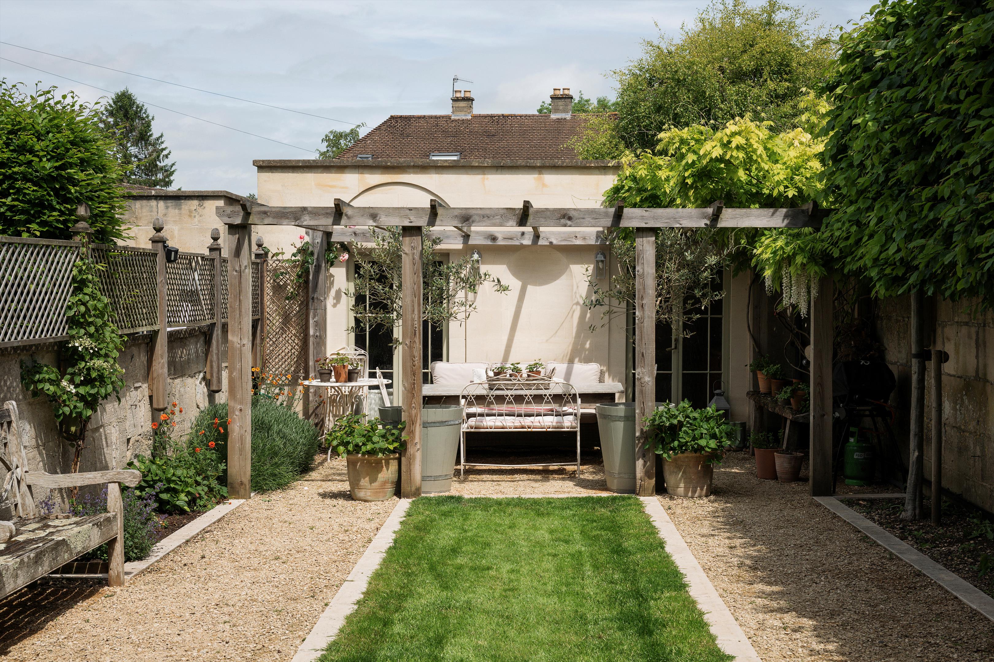 Dunsford Place, Bath, Somerset BA2