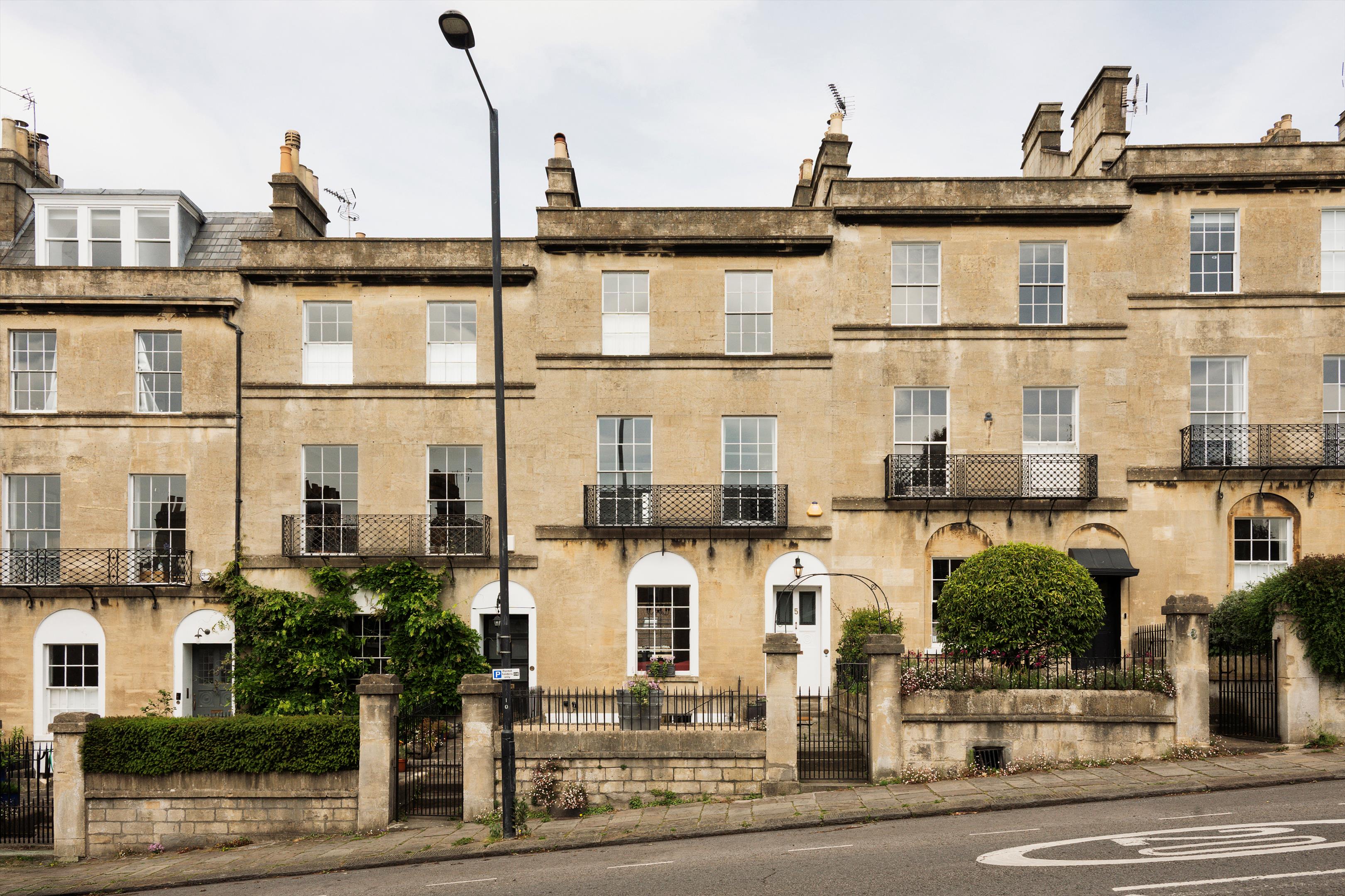Dunsford Place, Bath, Somerset BA2