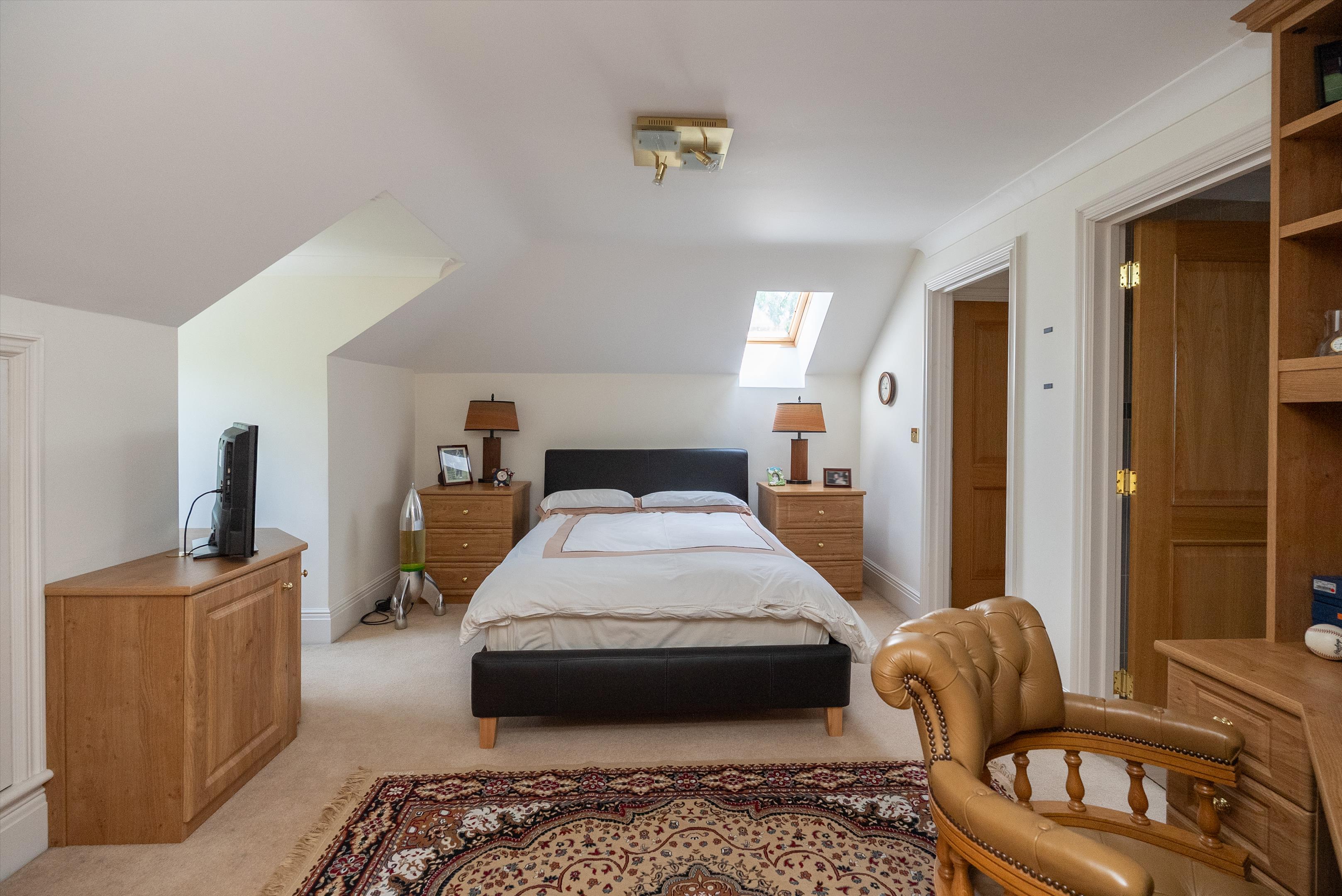 Fairoak Lane, Oxshott, Leatherhead, Surrey, KT22