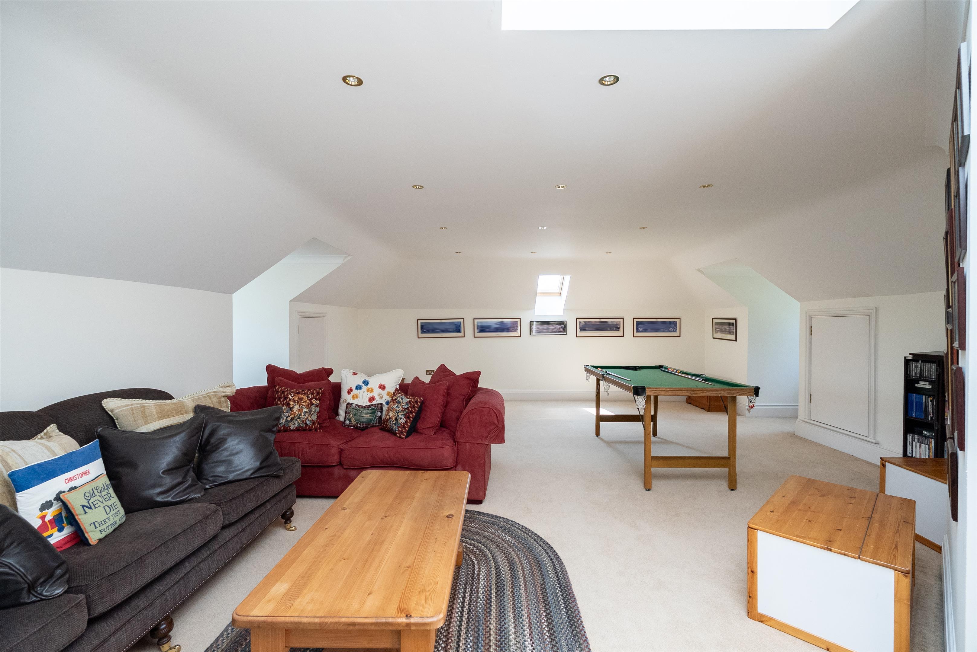 Fairoak Lane, Oxshott, Leatherhead, Surrey, KT22