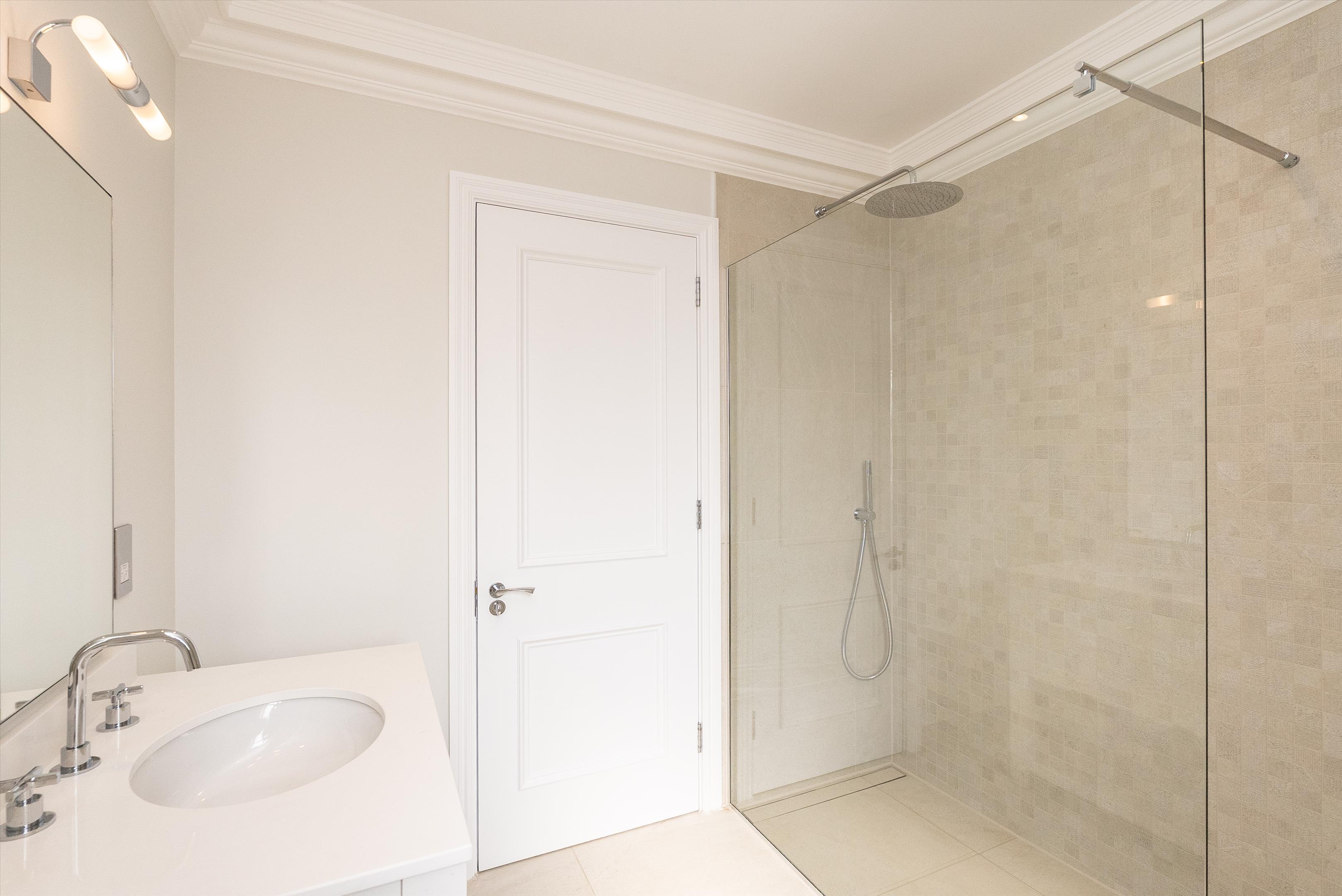 Heath Ridge Green, Cobham, Surrey KT11