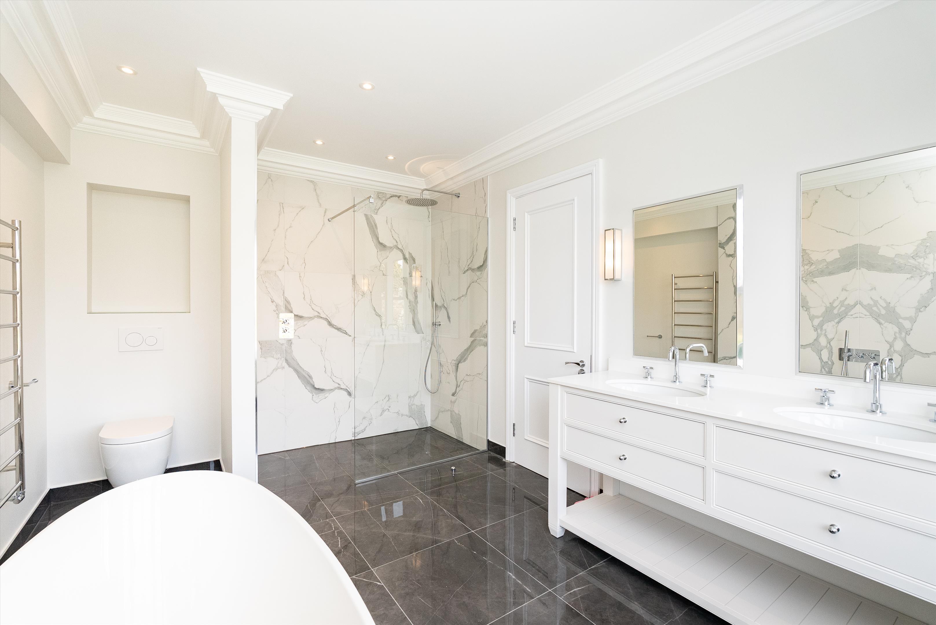 Heath Ridge Green, Cobham, Surrey KT11