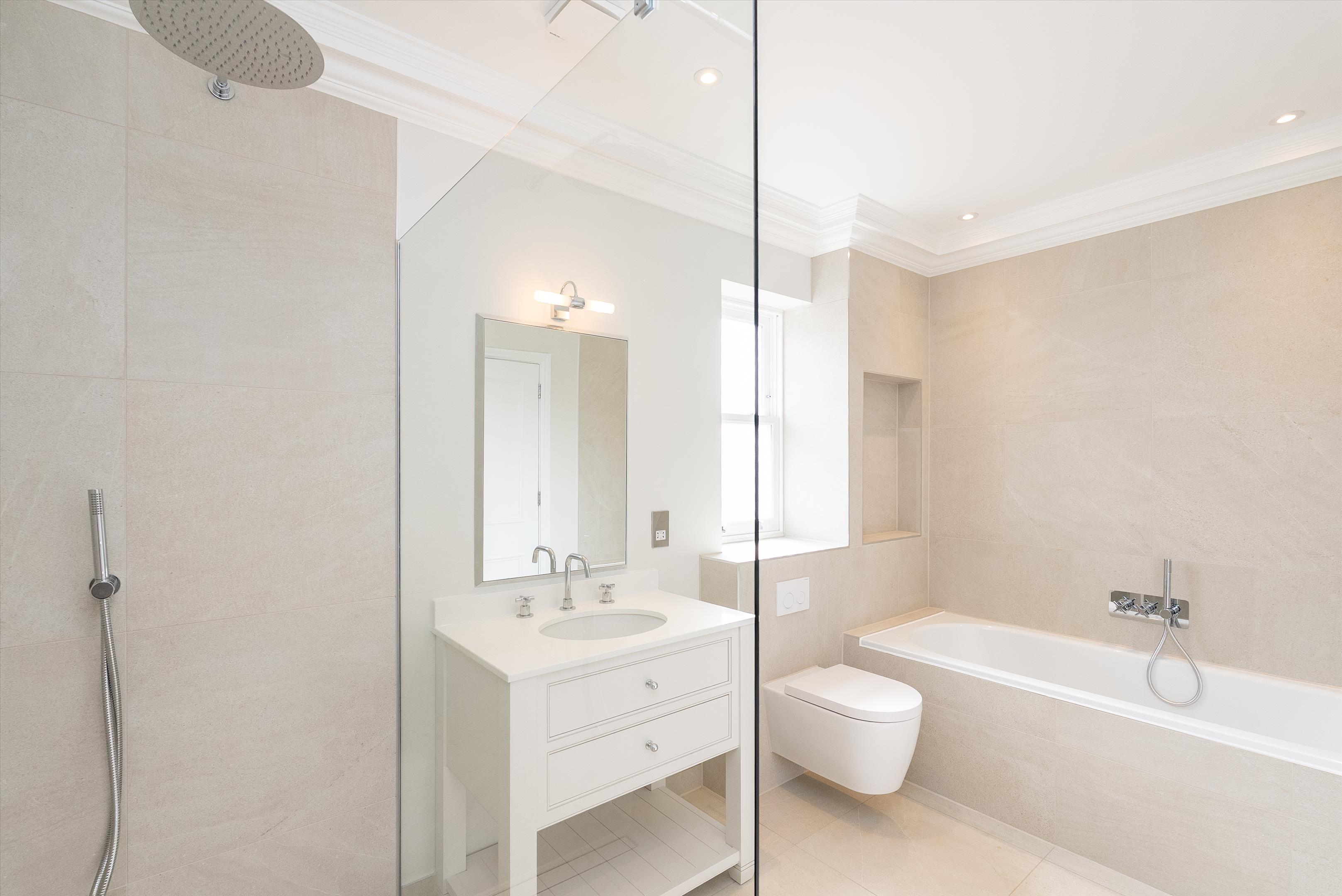 Heath Ridge Green, Cobham, Surrey KT11