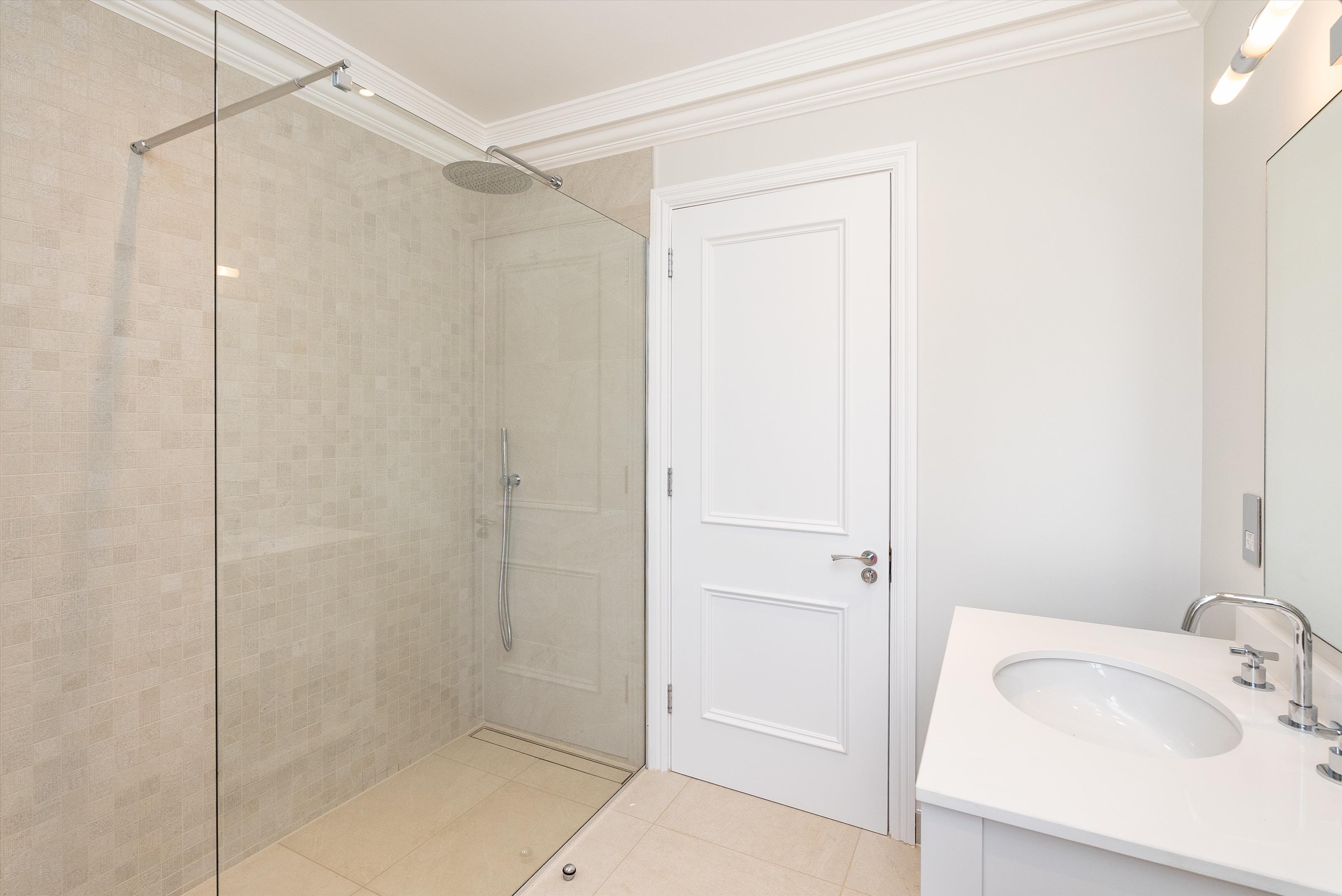 Heath Ridge Green, Cobham, Surrey KT11