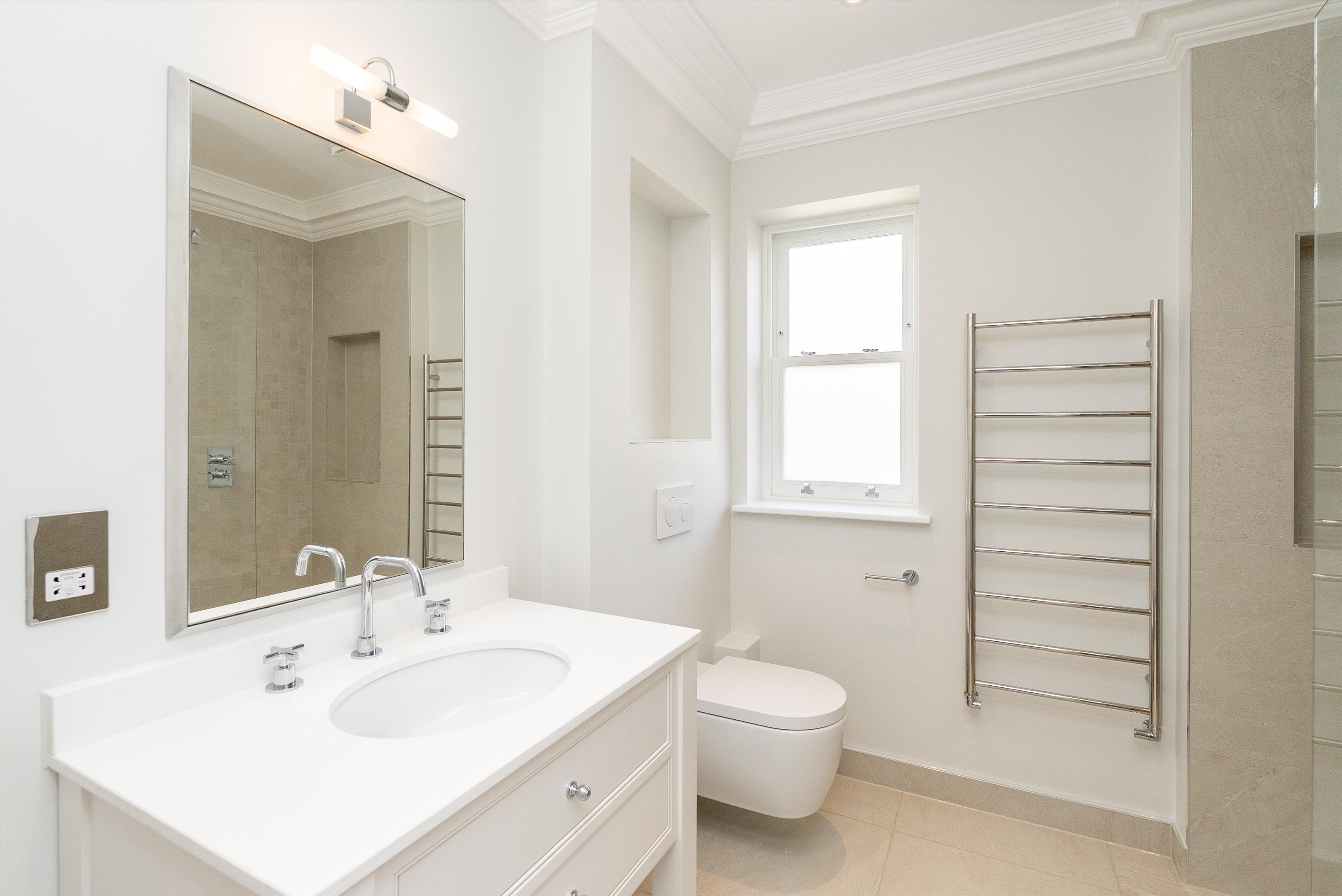 Heath Ridge Green, Cobham, Surrey KT11