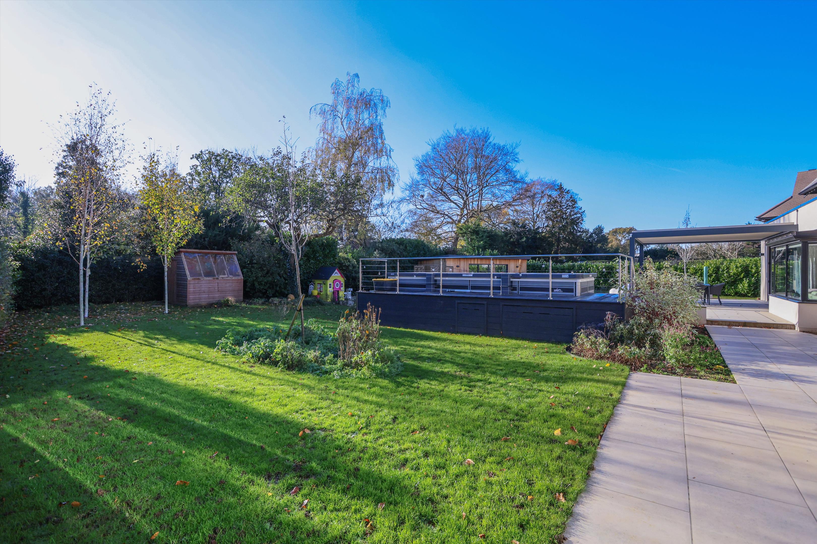 Mizen Way, Cobham, Surrey, KT11