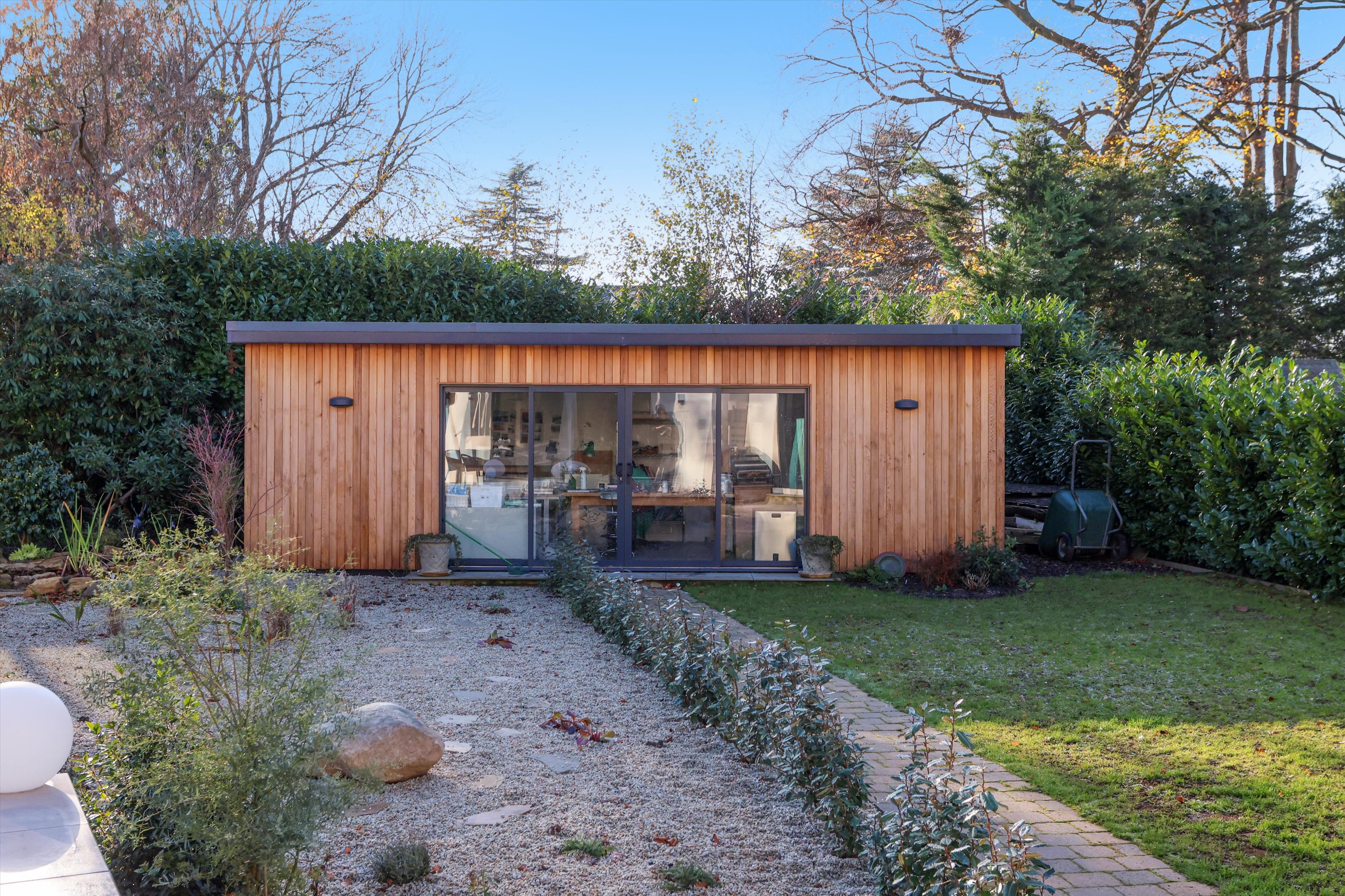 Mizen Way, Cobham, Surrey, KT11