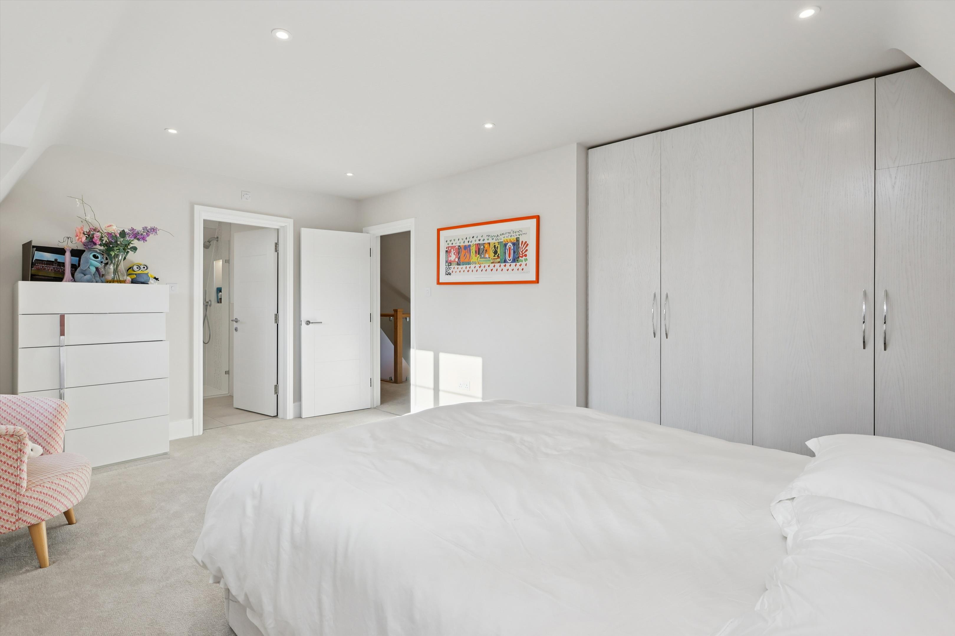 Mizen Way, Cobham, Surrey, KT11