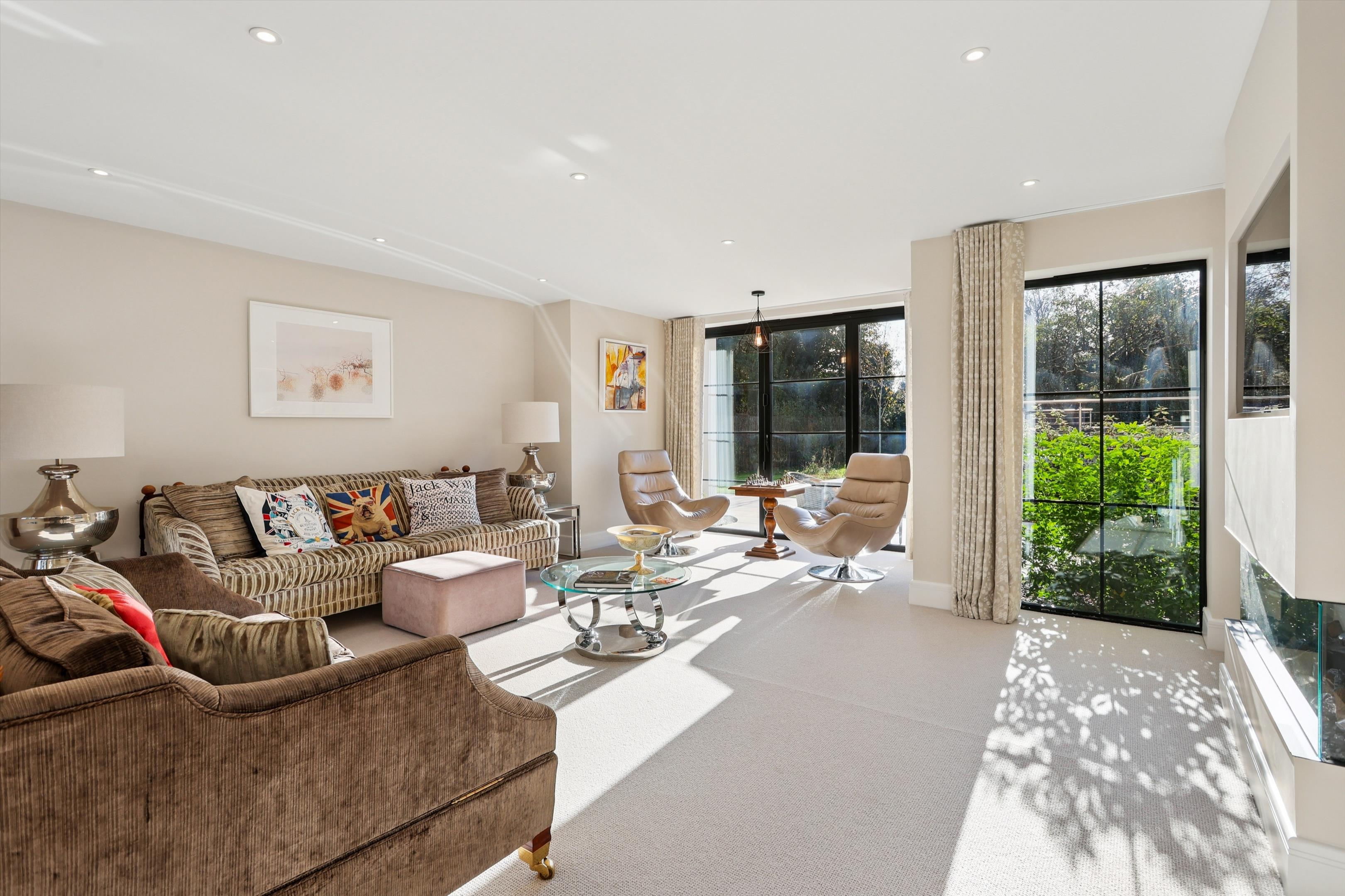 Mizen Way, Cobham, Surrey, KT11