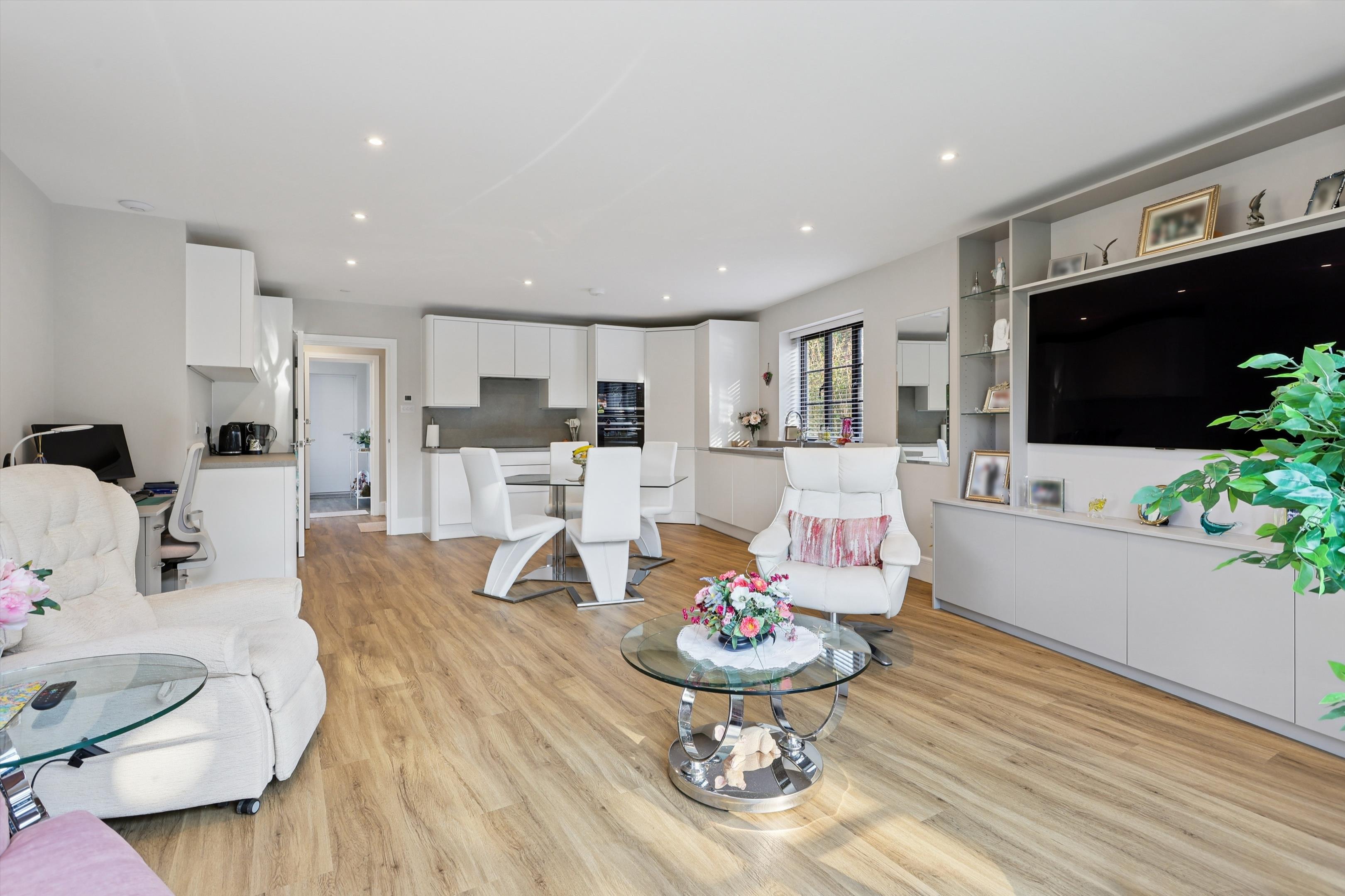 Mizen Way, Cobham, Surrey, KT11
