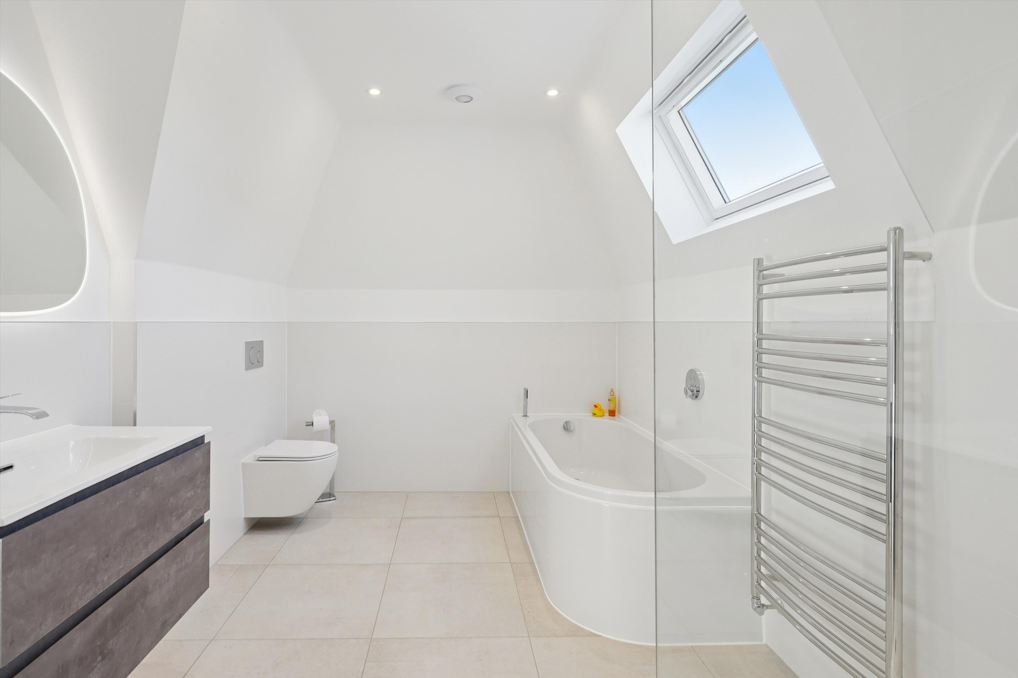 Mizen Way, Cobham, Surrey, KT11