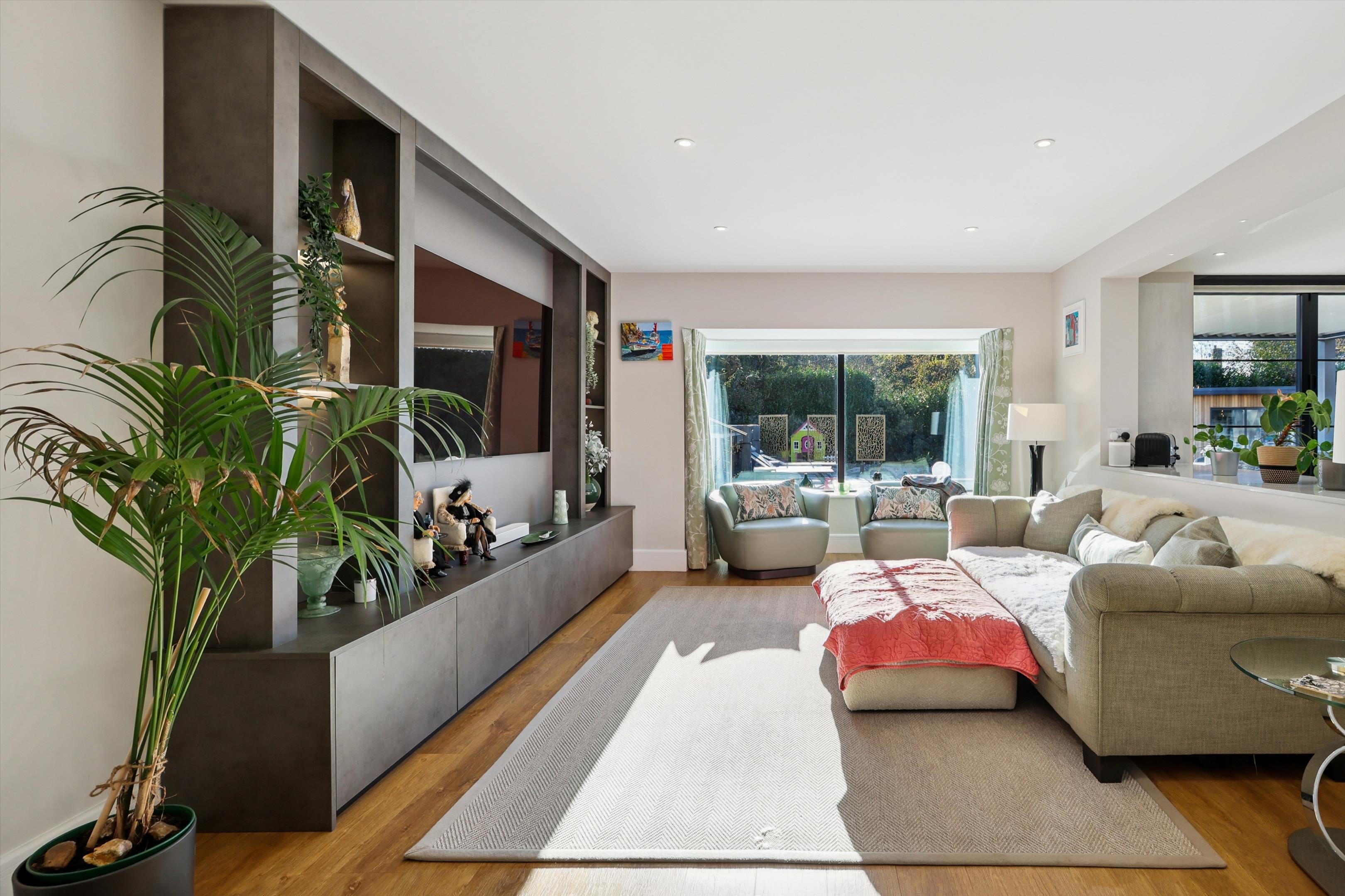 Mizen Way, Cobham, Surrey, KT11