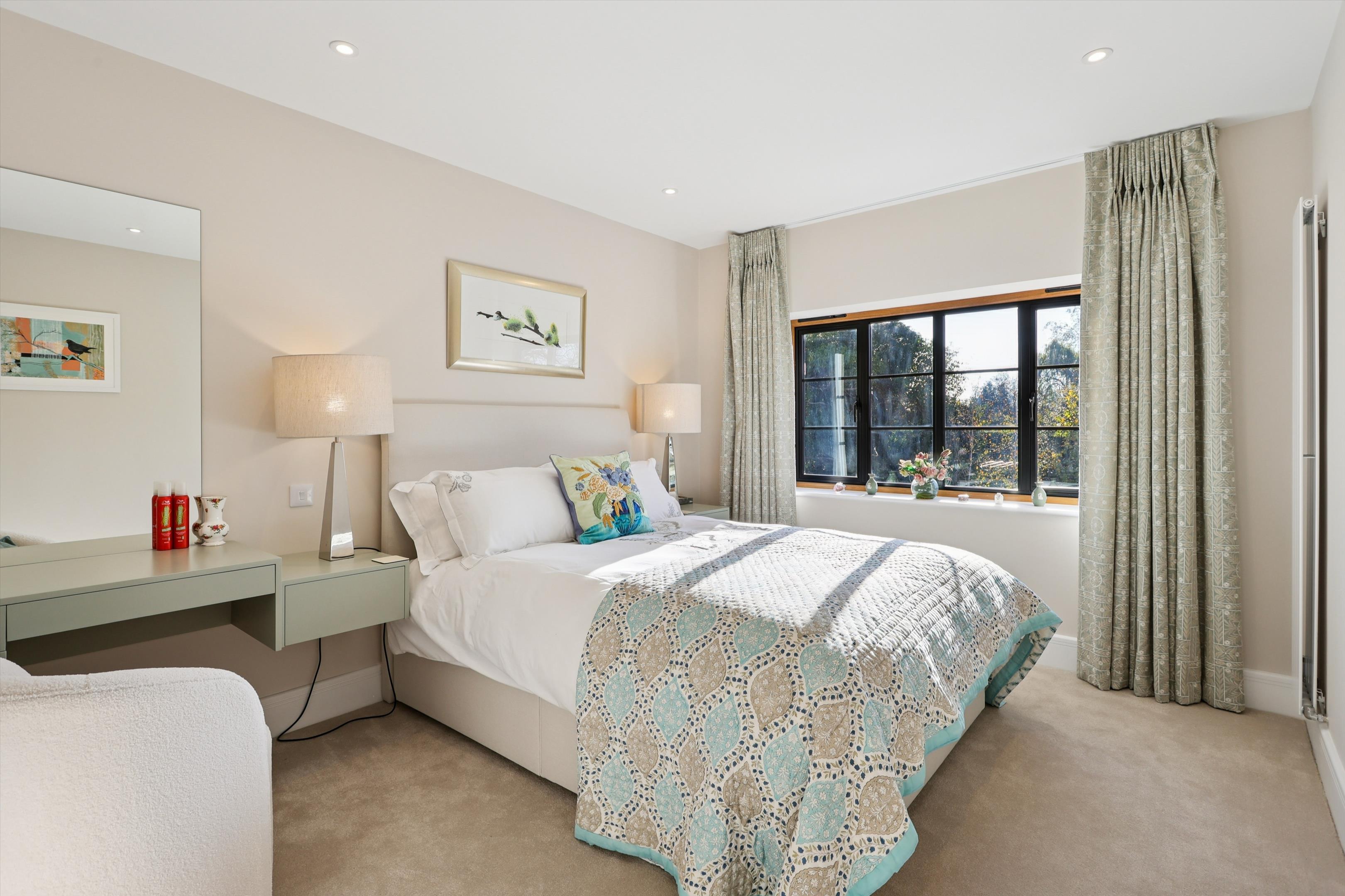 Mizen Way, Cobham, Surrey, KT11
