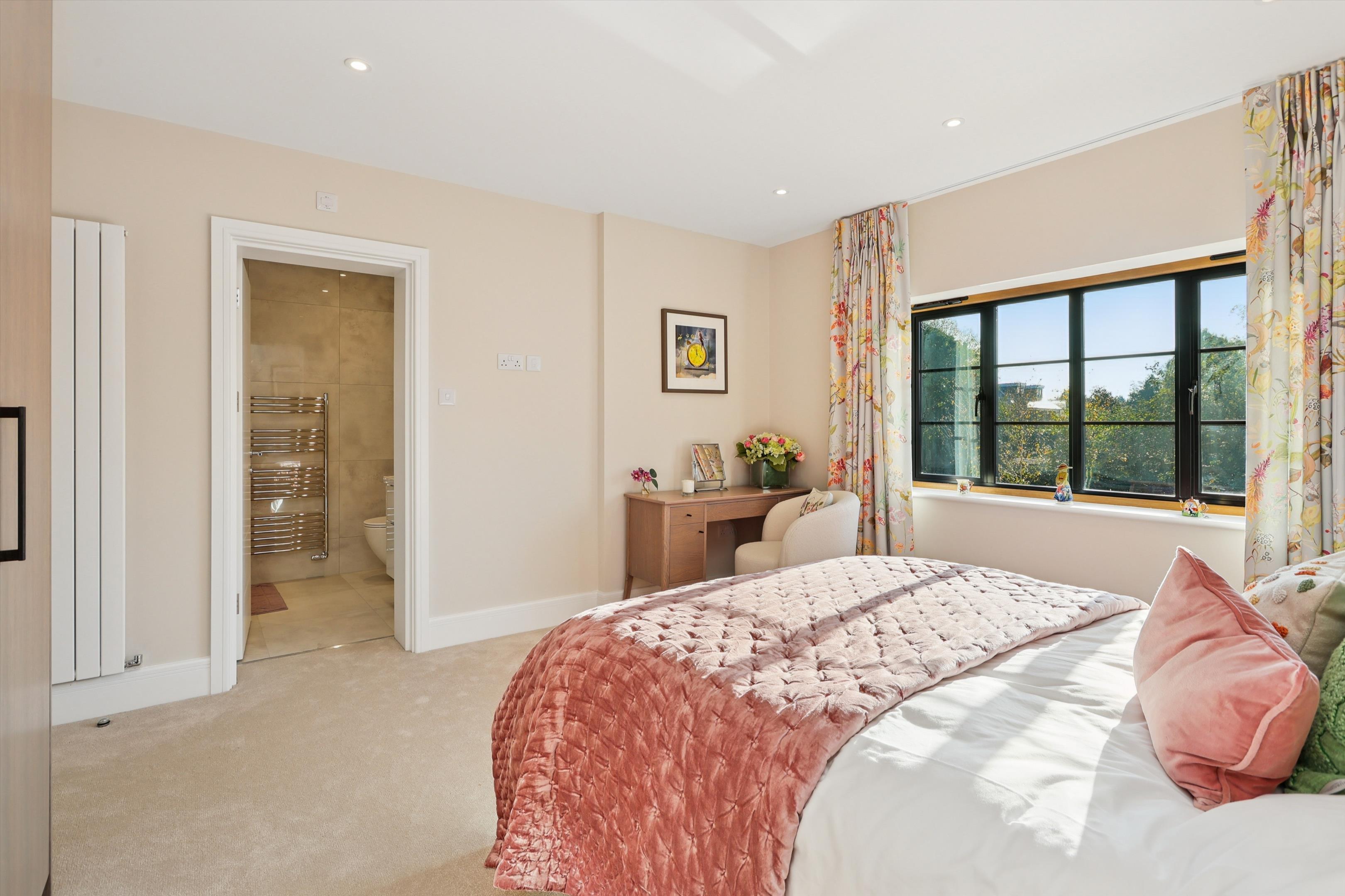 Mizen Way, Cobham, Surrey, KT11