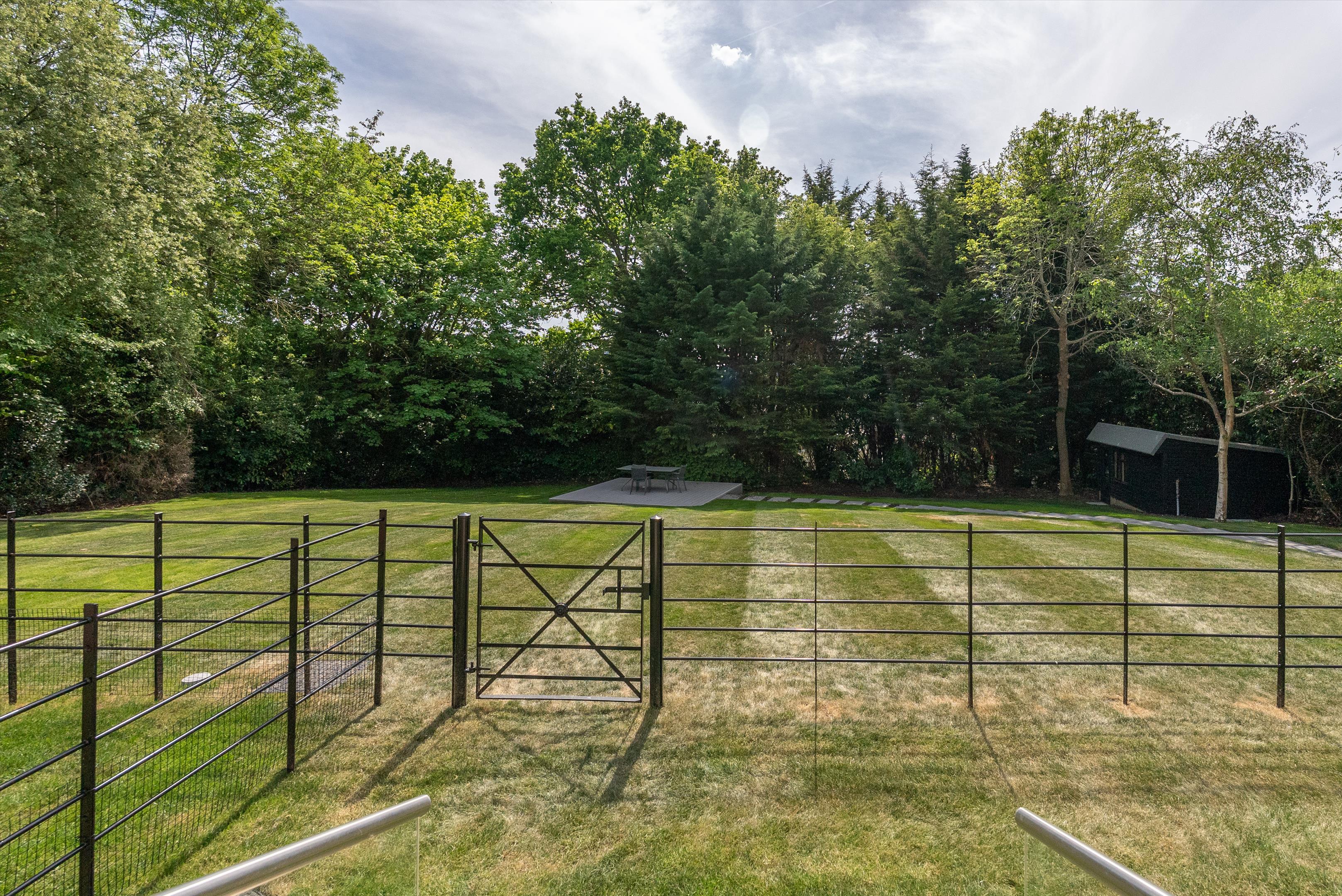Leigh Court Close, Cobham, KT11