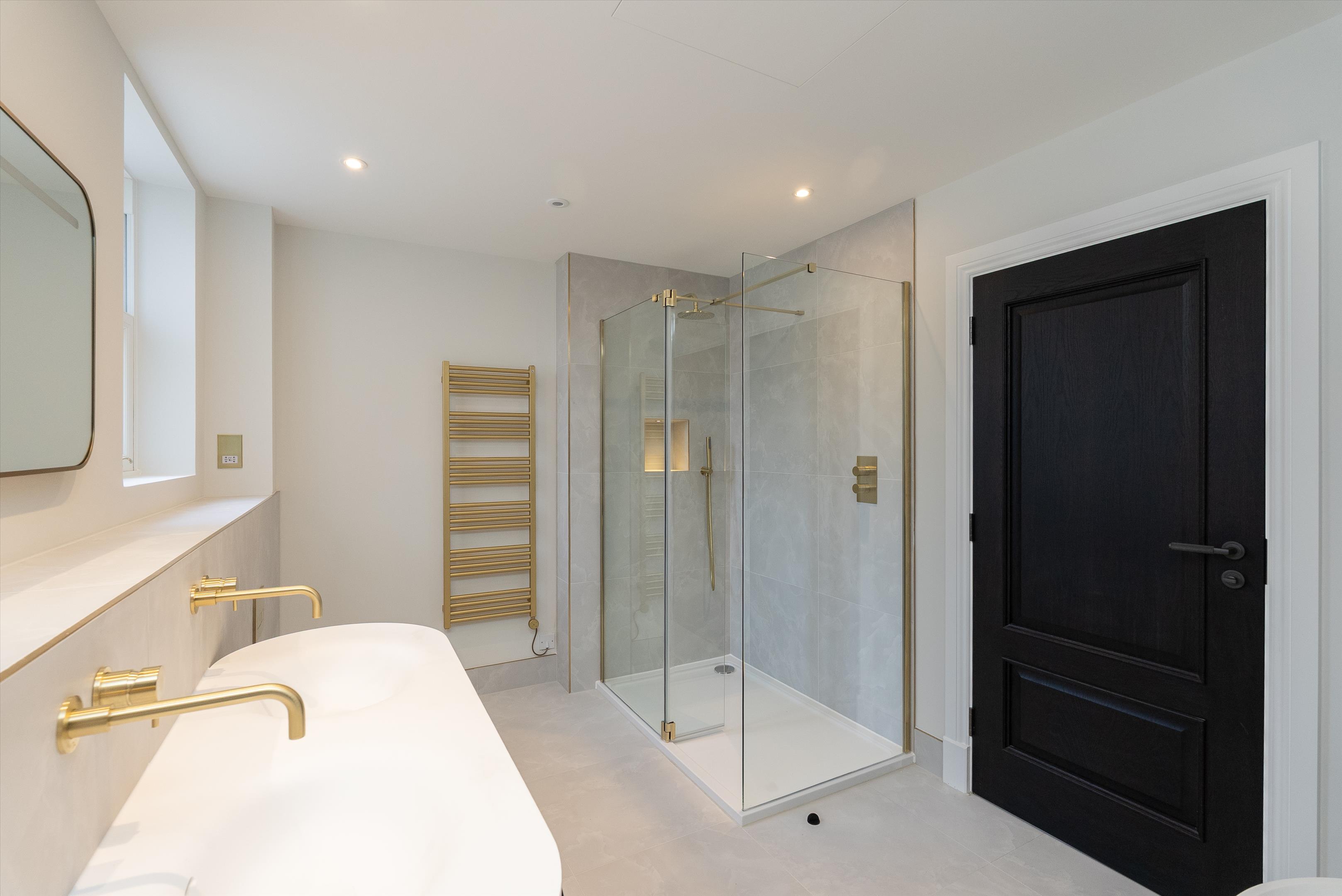 Leigh Court Close, Cobham, KT11