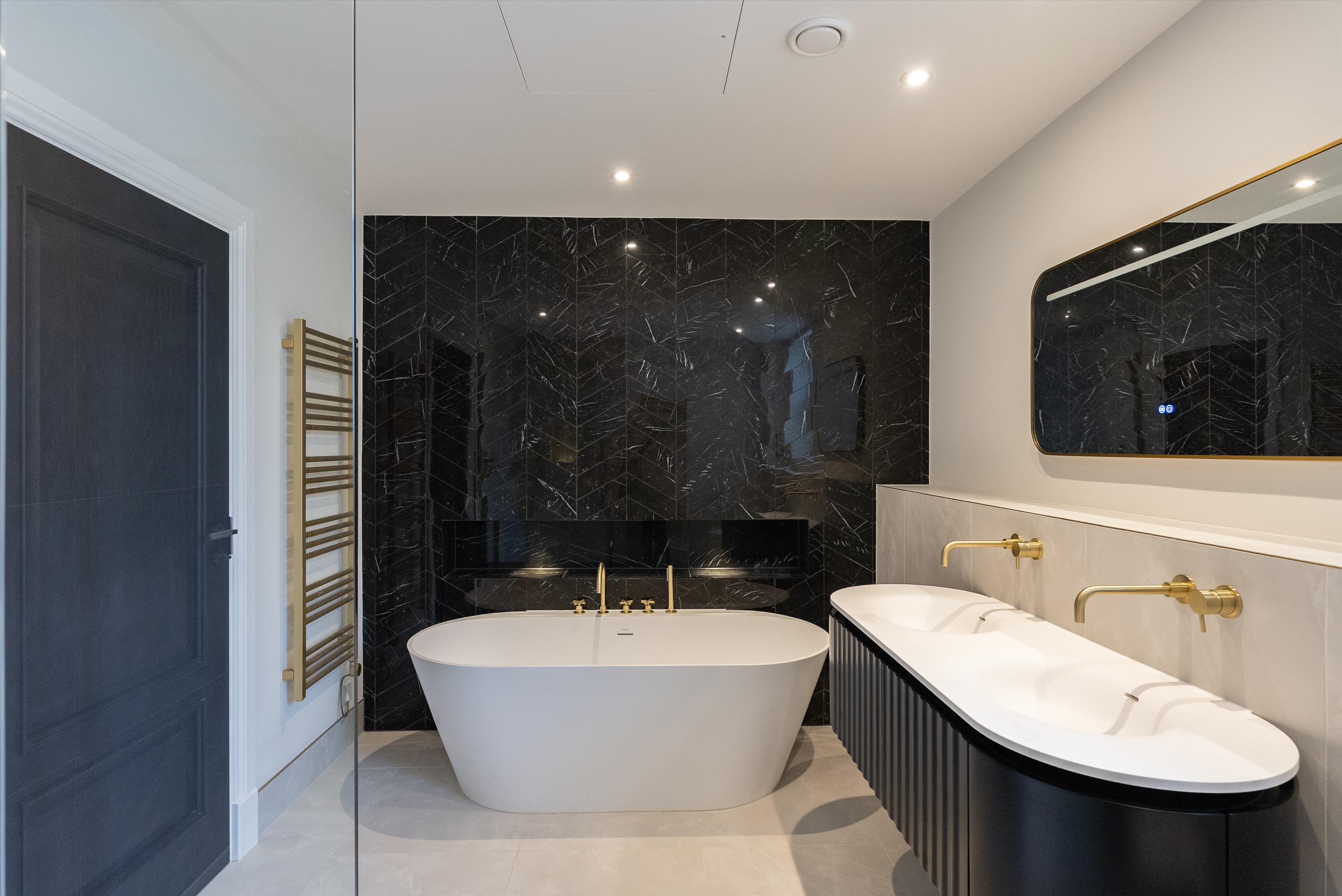 Leigh Court Close, Cobham, KT11
