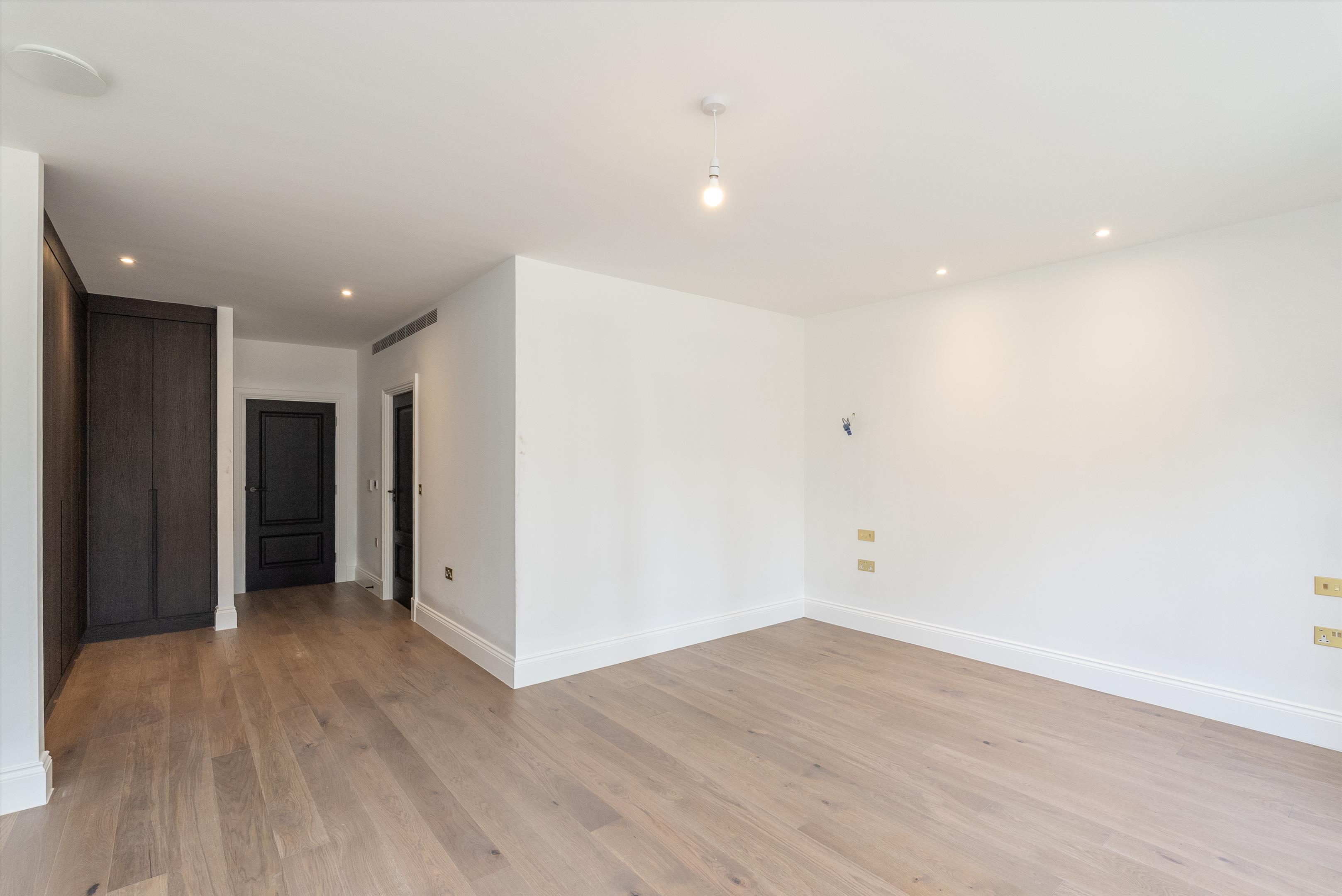 Leigh Court Close, Cobham, KT11