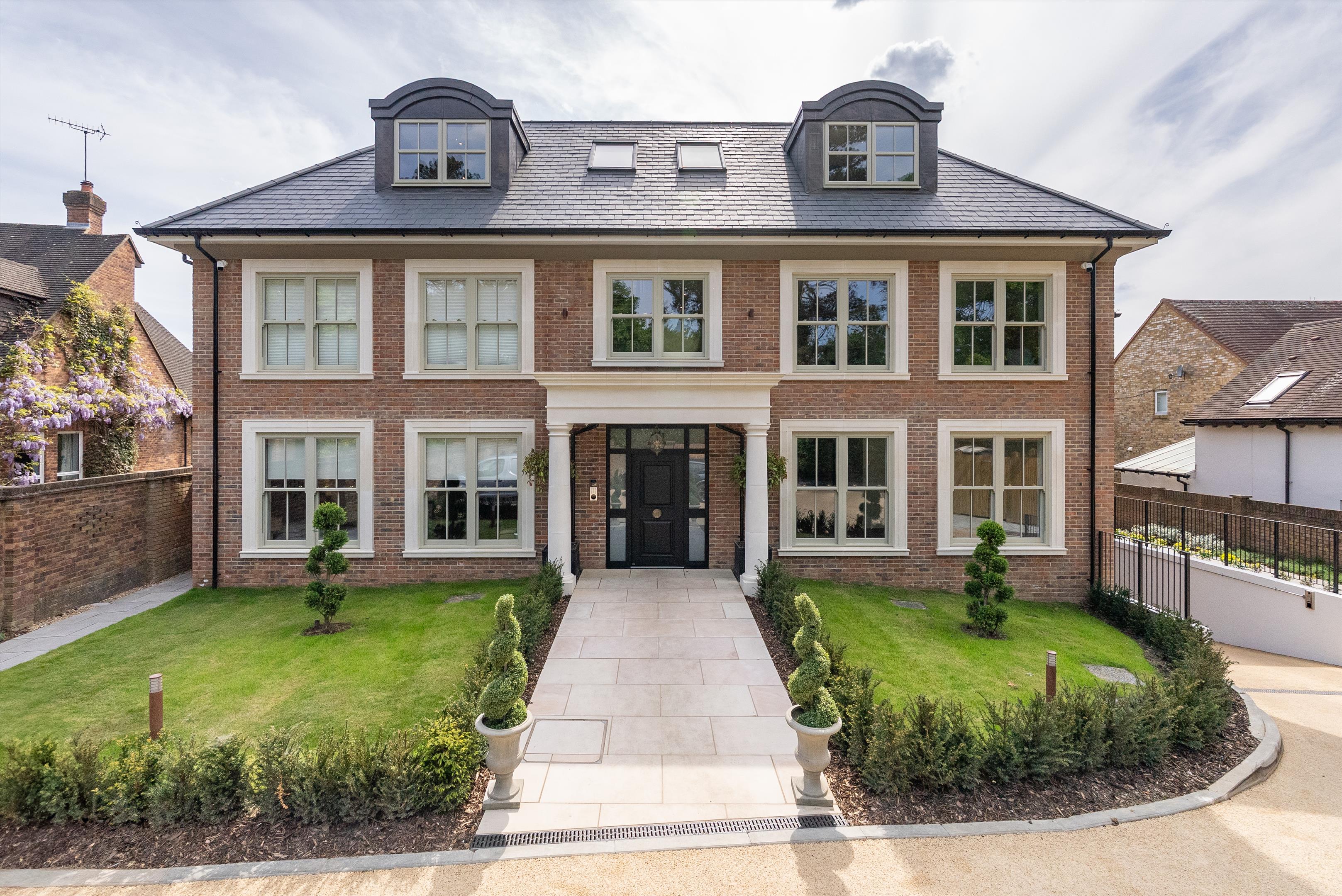 Leigh Court Close, Cobham, KT11