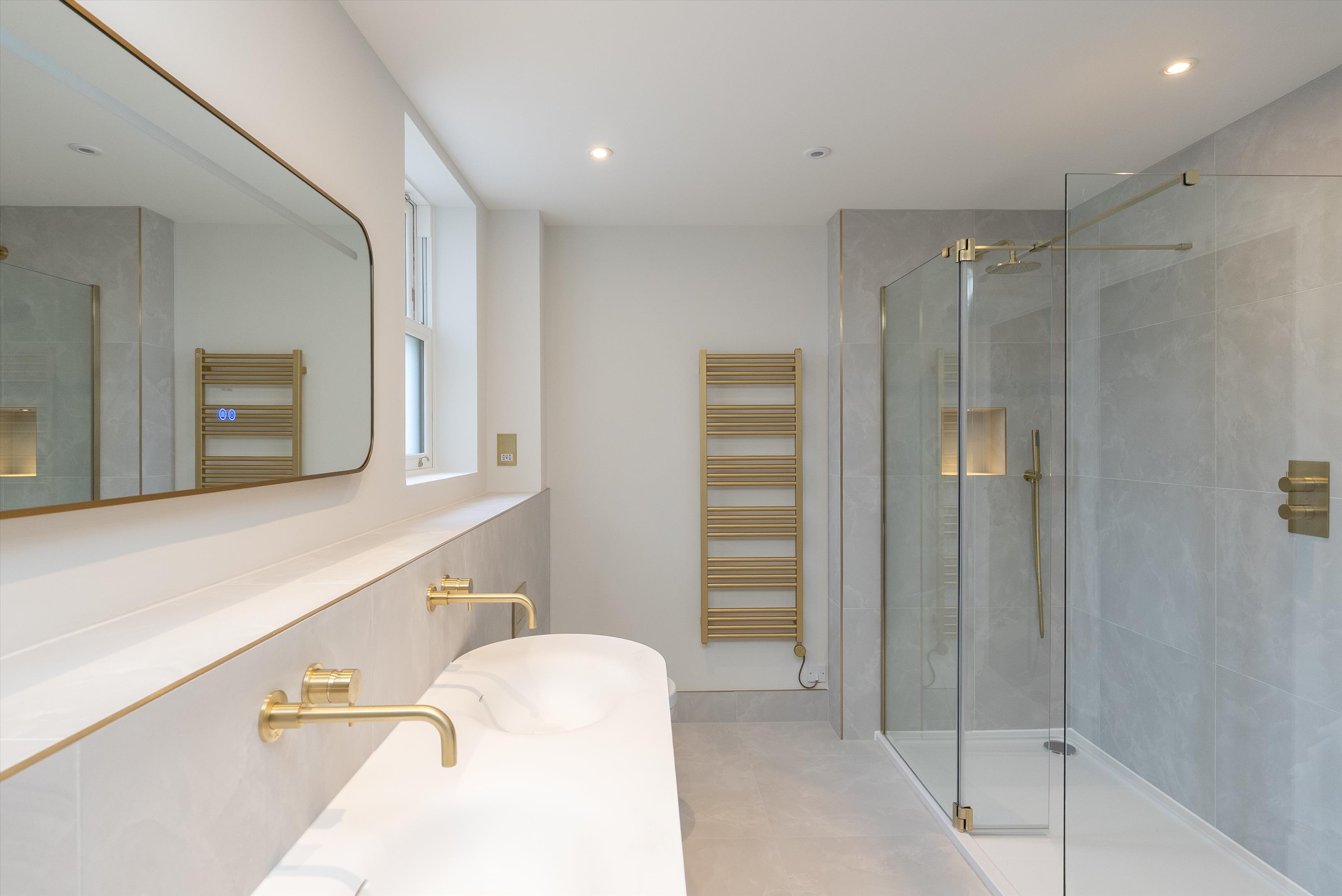 Leigh Court Close, Cobham, KT11
