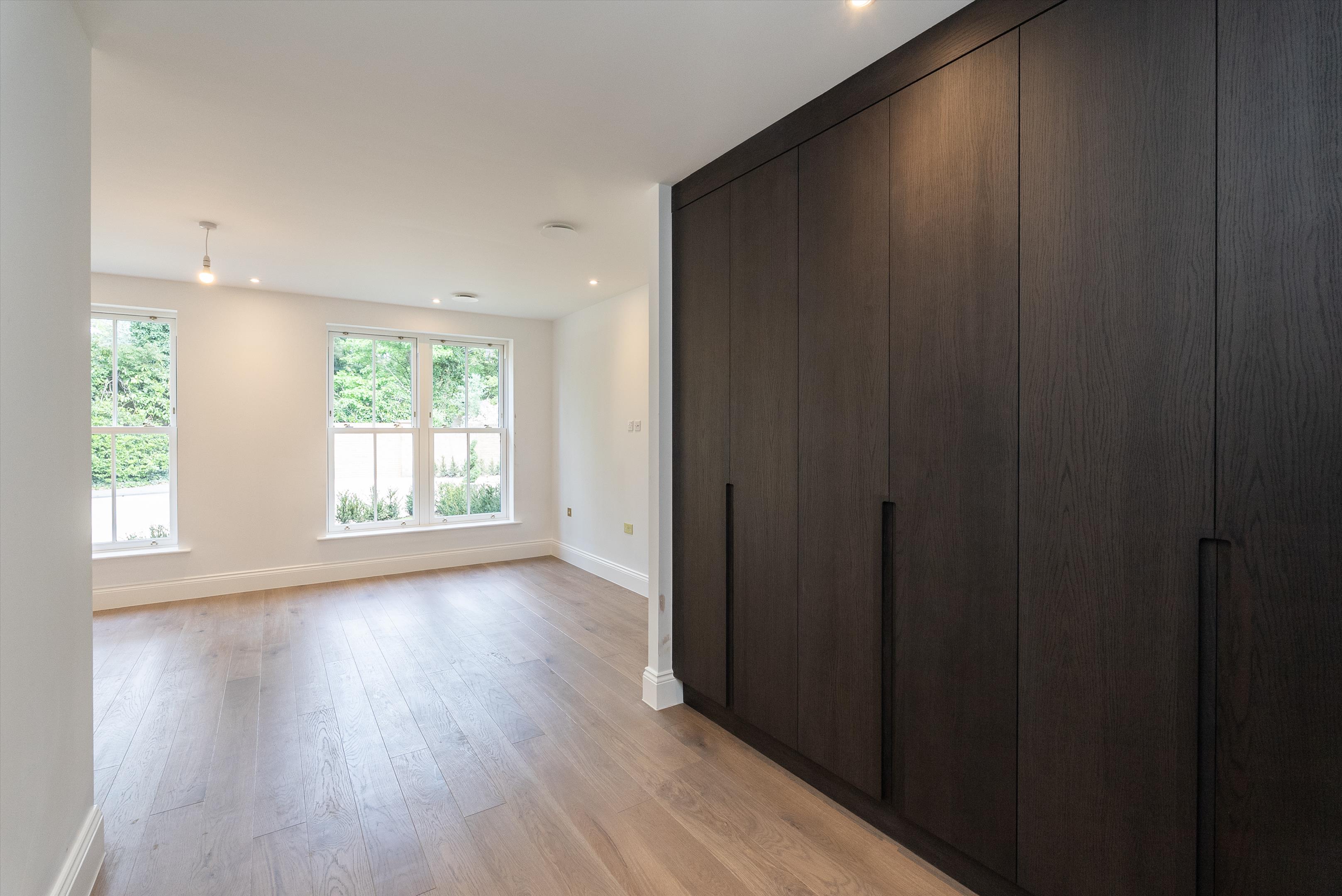 Leigh Court Close, Cobham, KT11