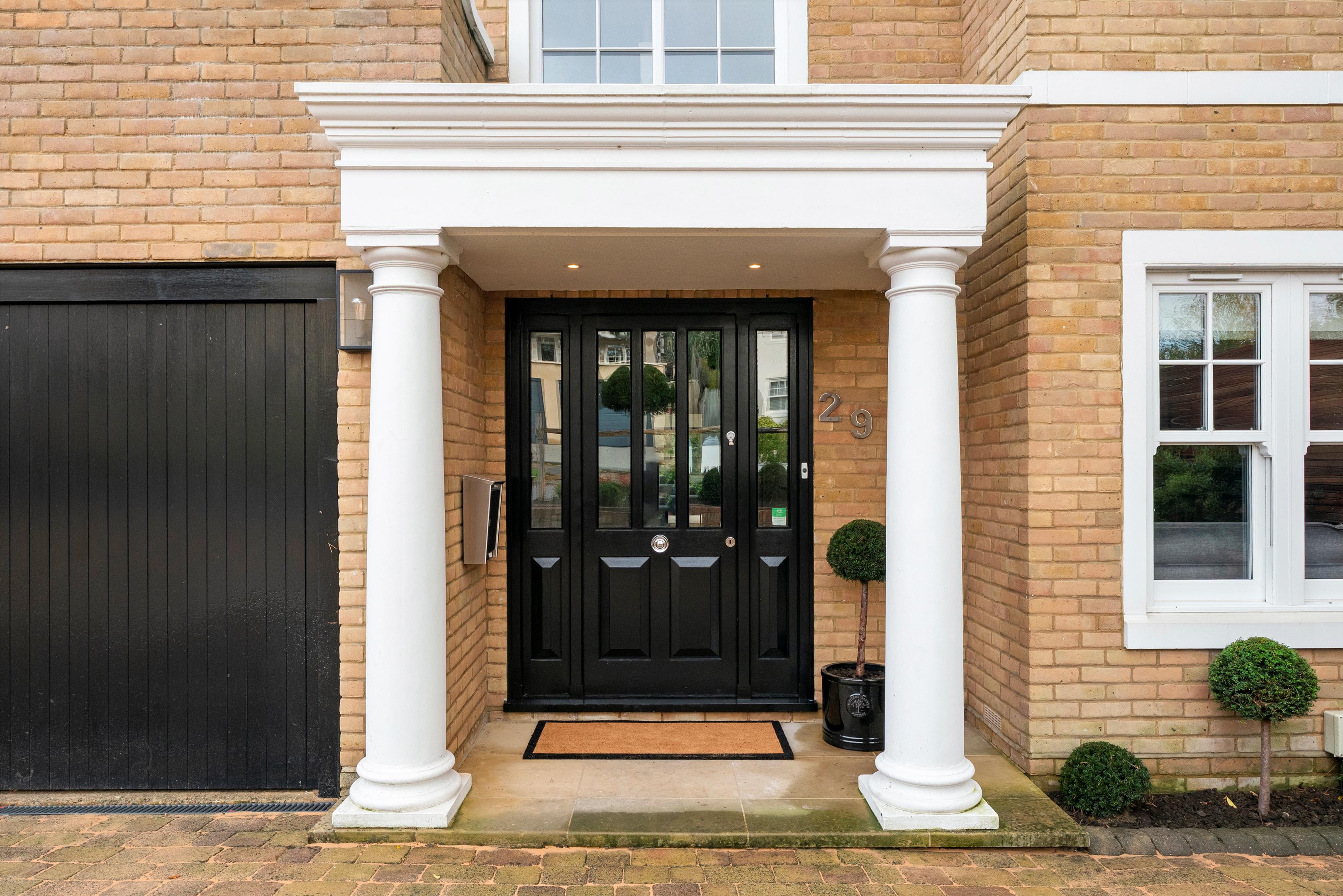 Links Green Way, Cobham, Surrey, KT11