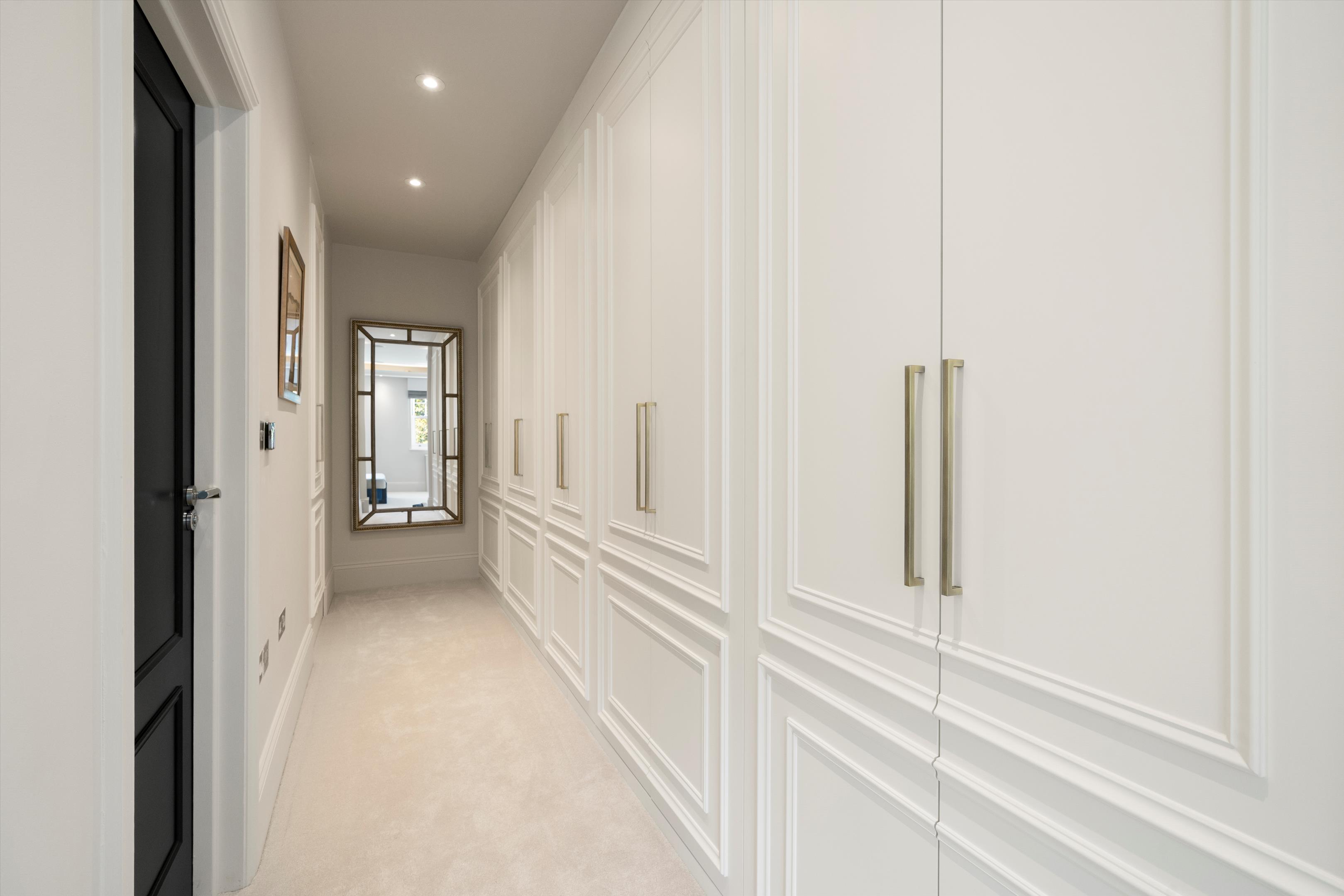 Links Green Way, Cobham, Surrey, KT11