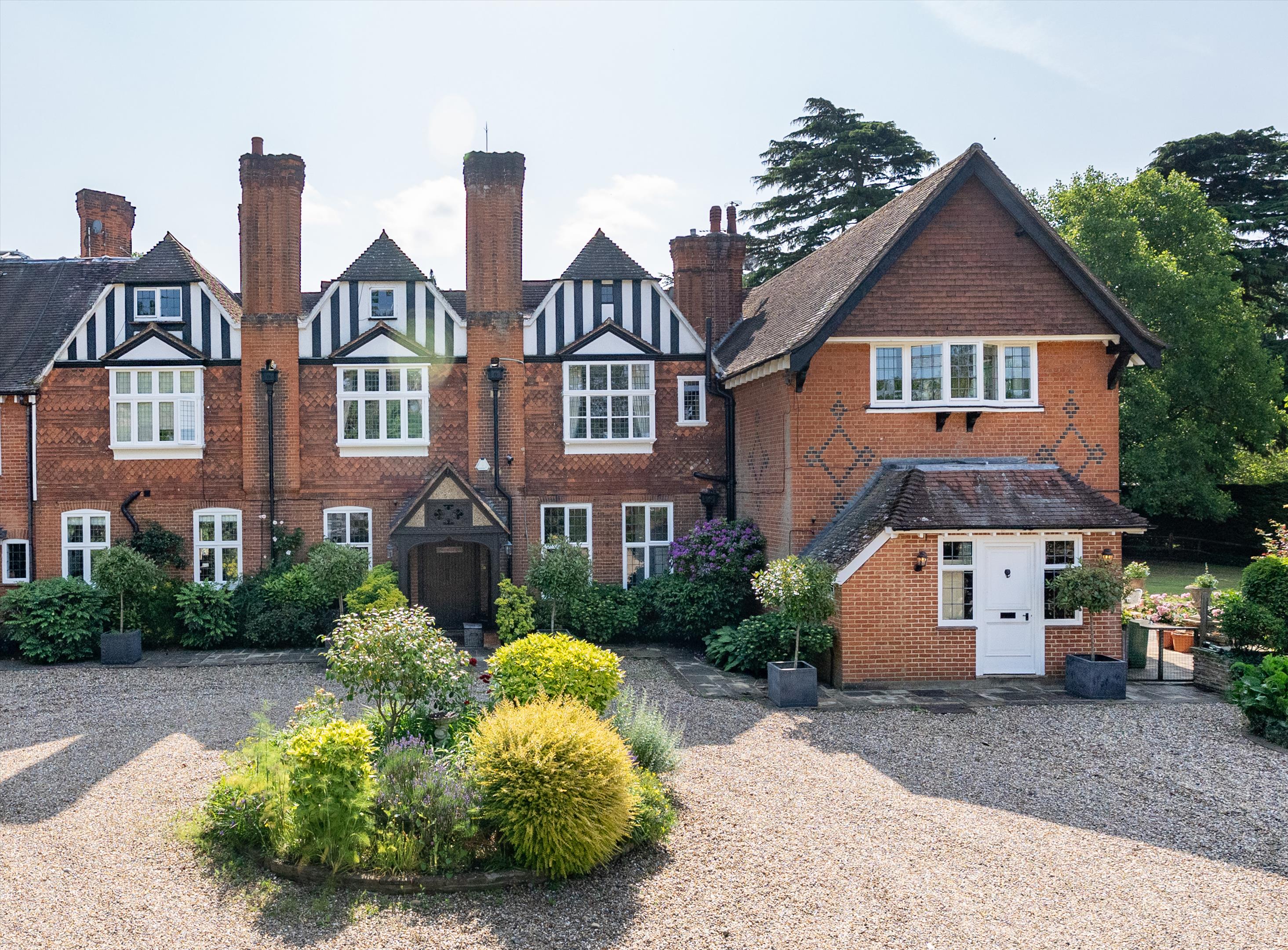 Portsmouth Road, Cobham, Surrey, KT11