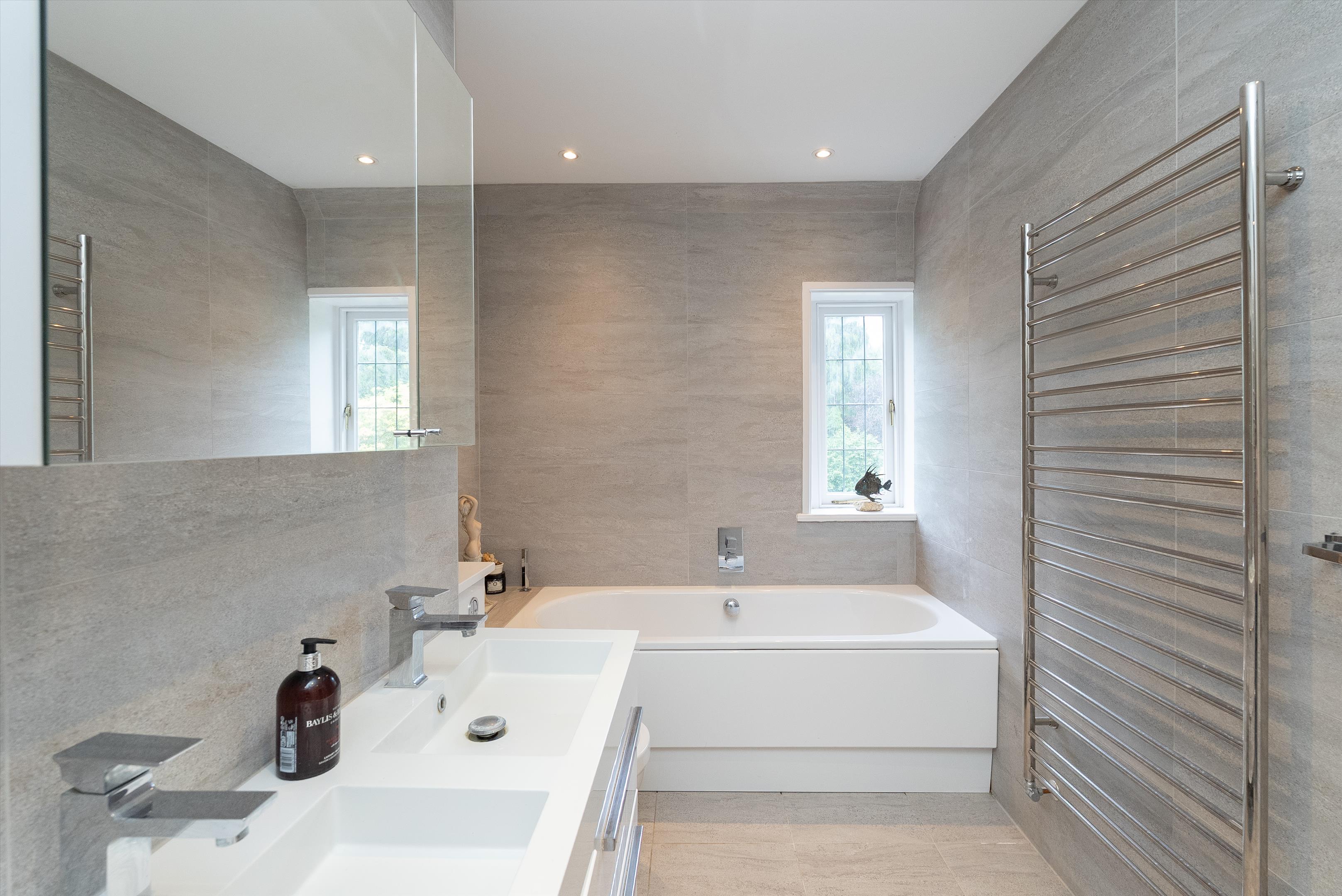Portsmouth Road, Cobham, Surrey, KT11
