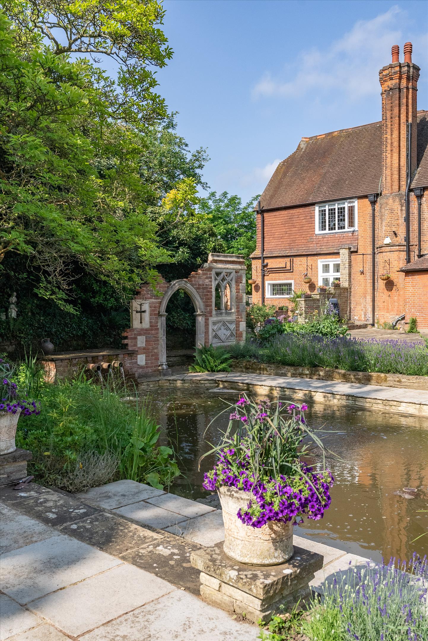 Portsmouth Road, Cobham, Surrey, KT11