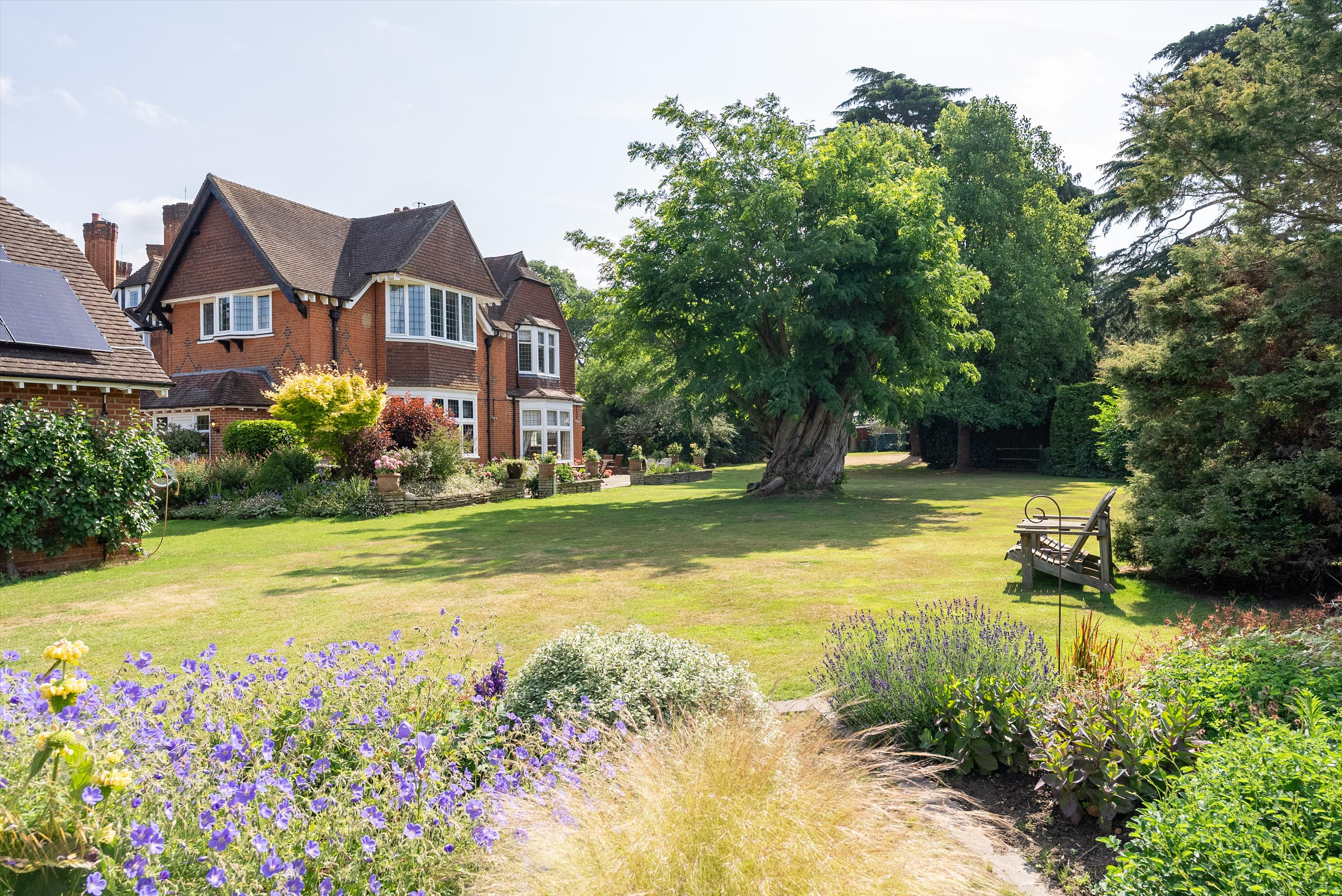 Portsmouth Road, Cobham, Surrey, KT11