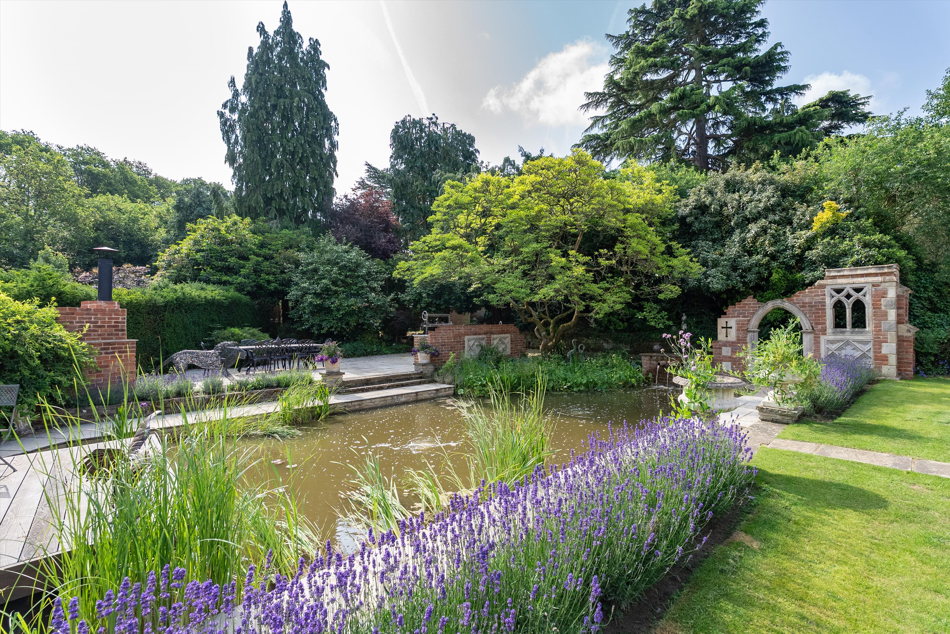 Portsmouth Road, Cobham, Surrey, KT11