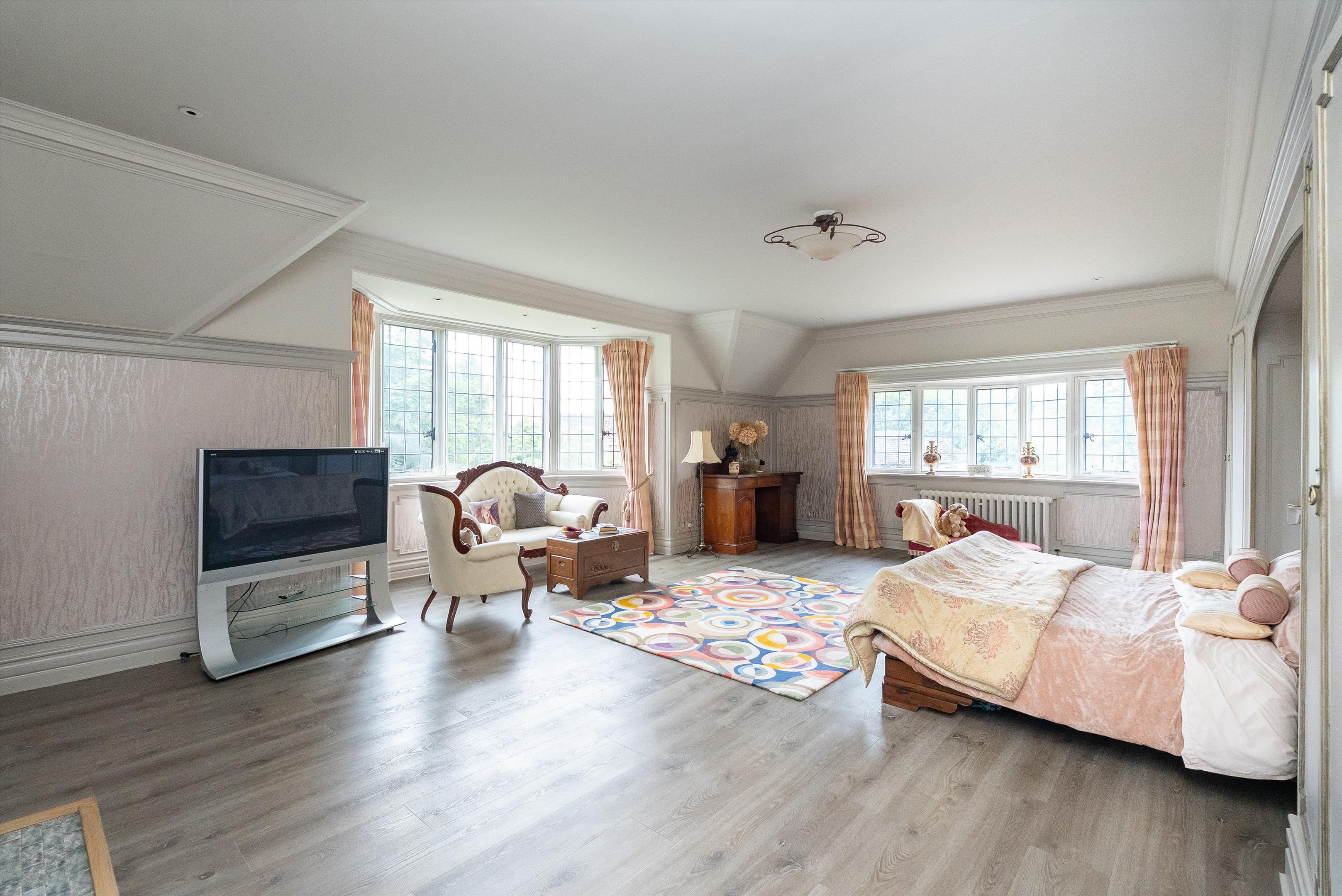 Portsmouth Road, Cobham, Surrey, KT11