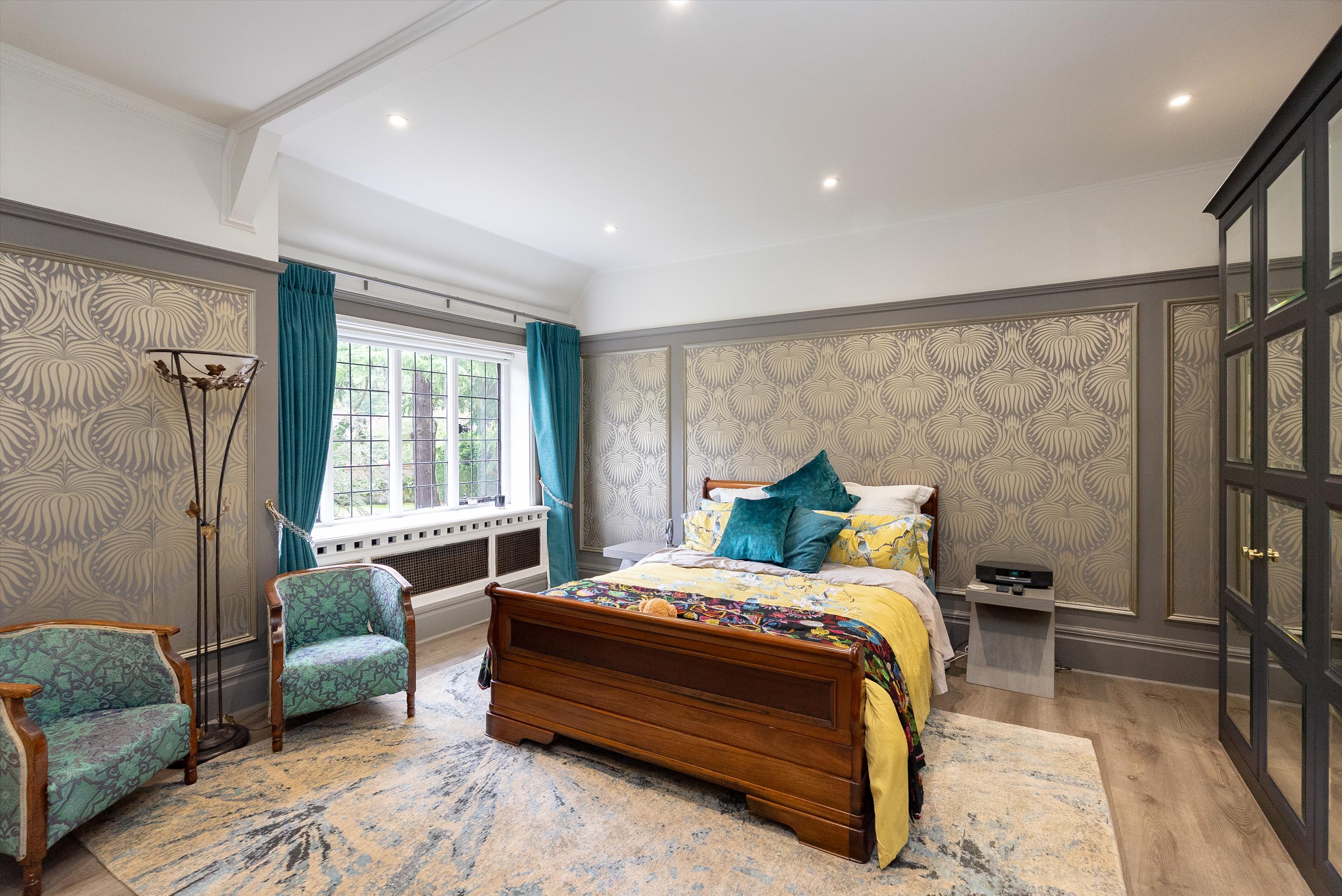 Portsmouth Road, Cobham, Surrey, KT11