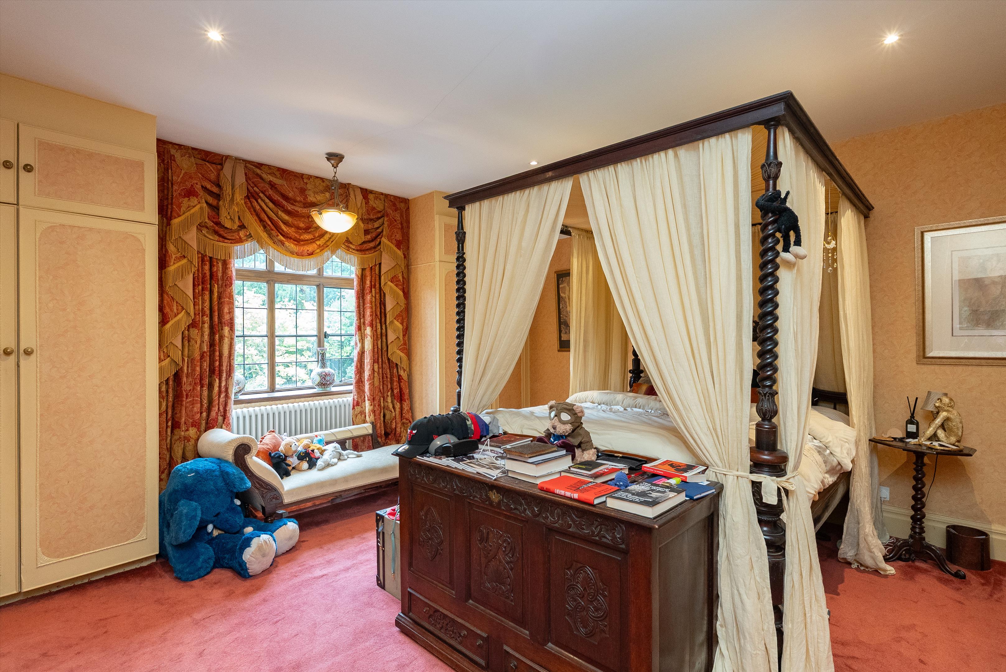 Portsmouth Road, Cobham, Surrey, KT11