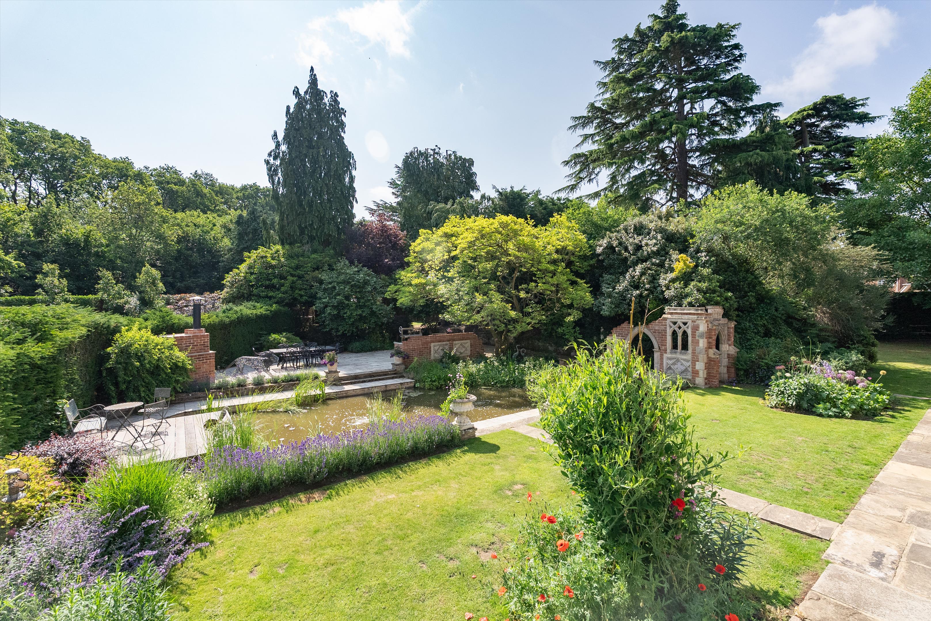 Portsmouth Road, Cobham, Surrey, KT11