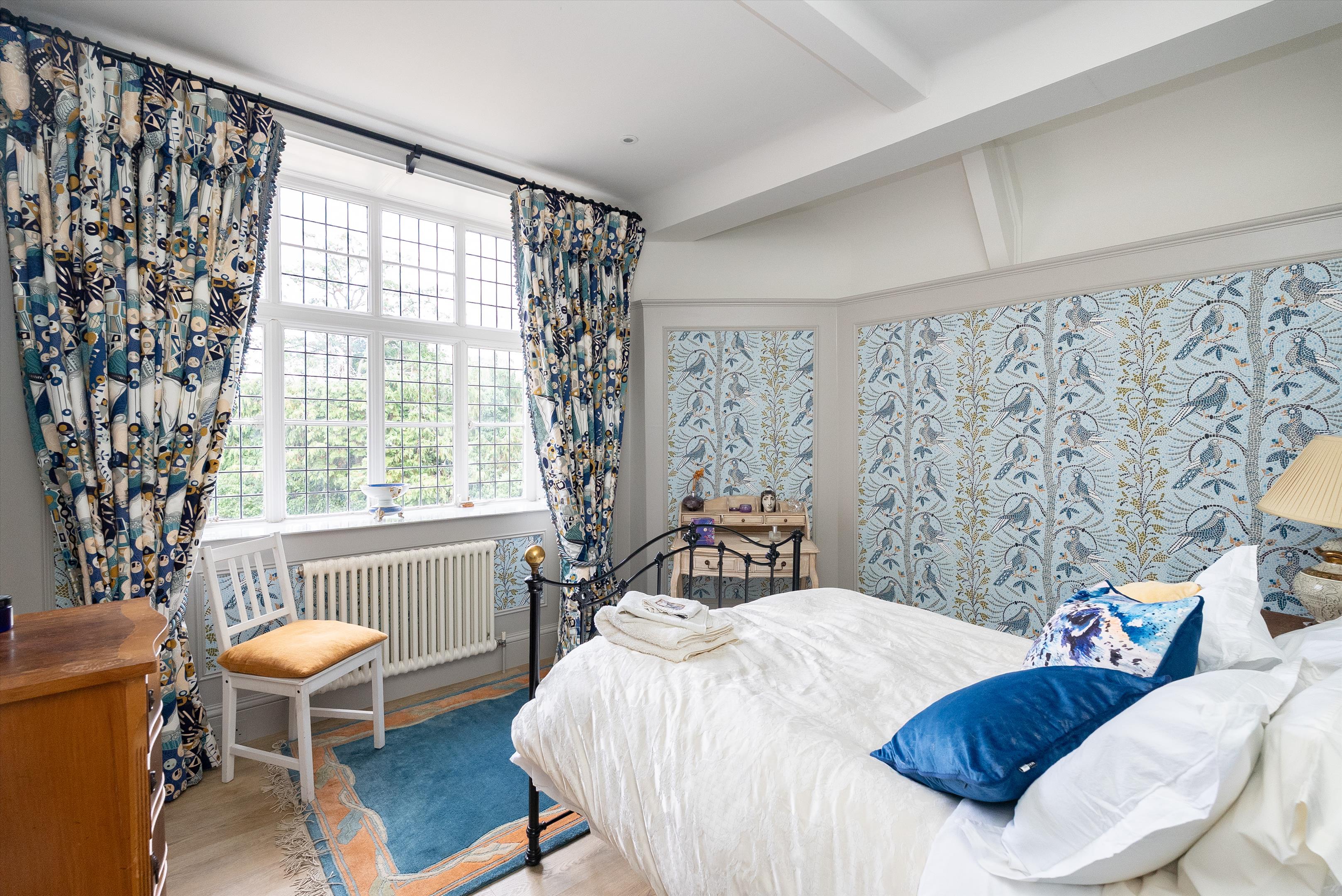 Portsmouth Road, Cobham, Surrey, KT11