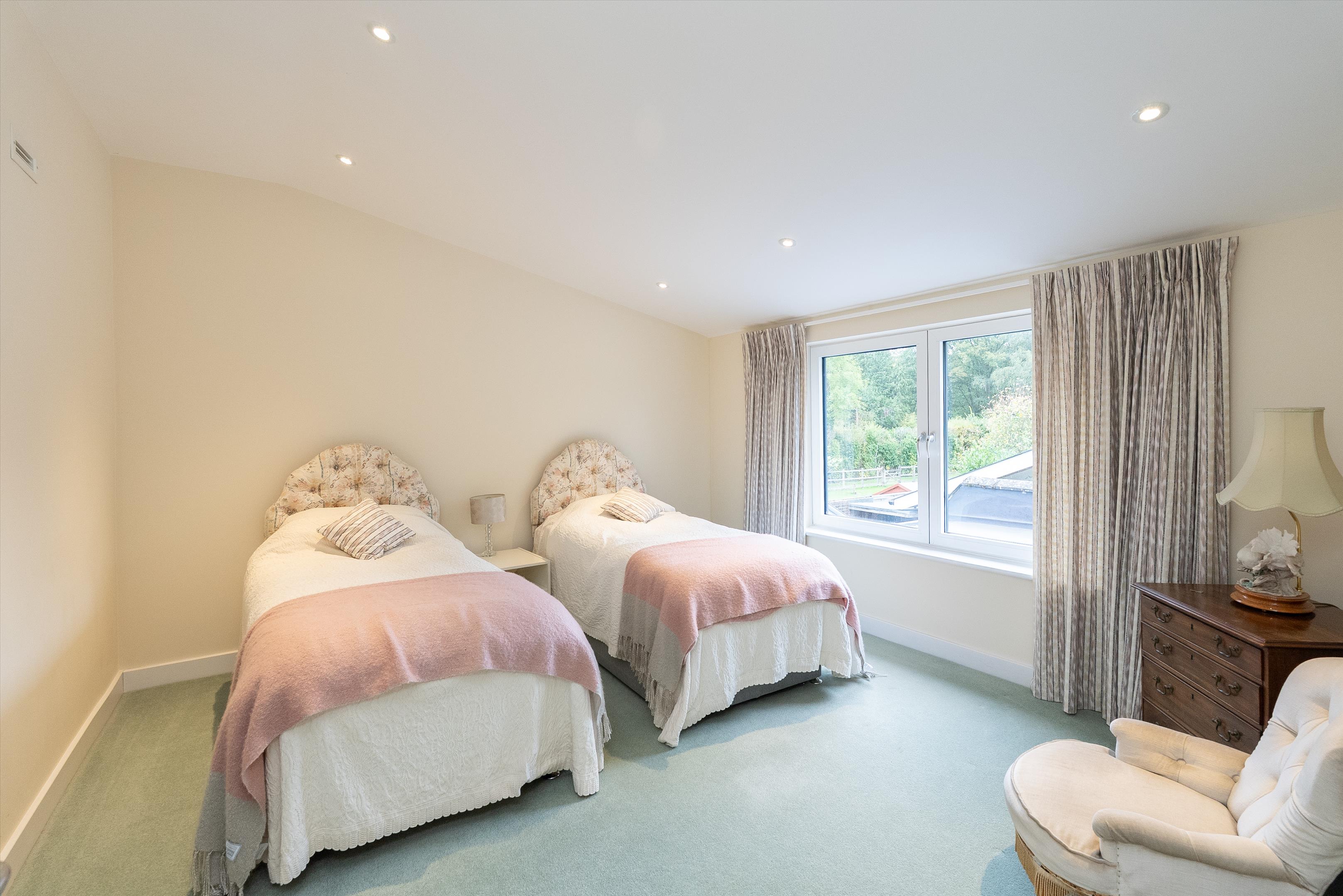 The Glade, Fetcham, Leatherhead, Surrey, KT22