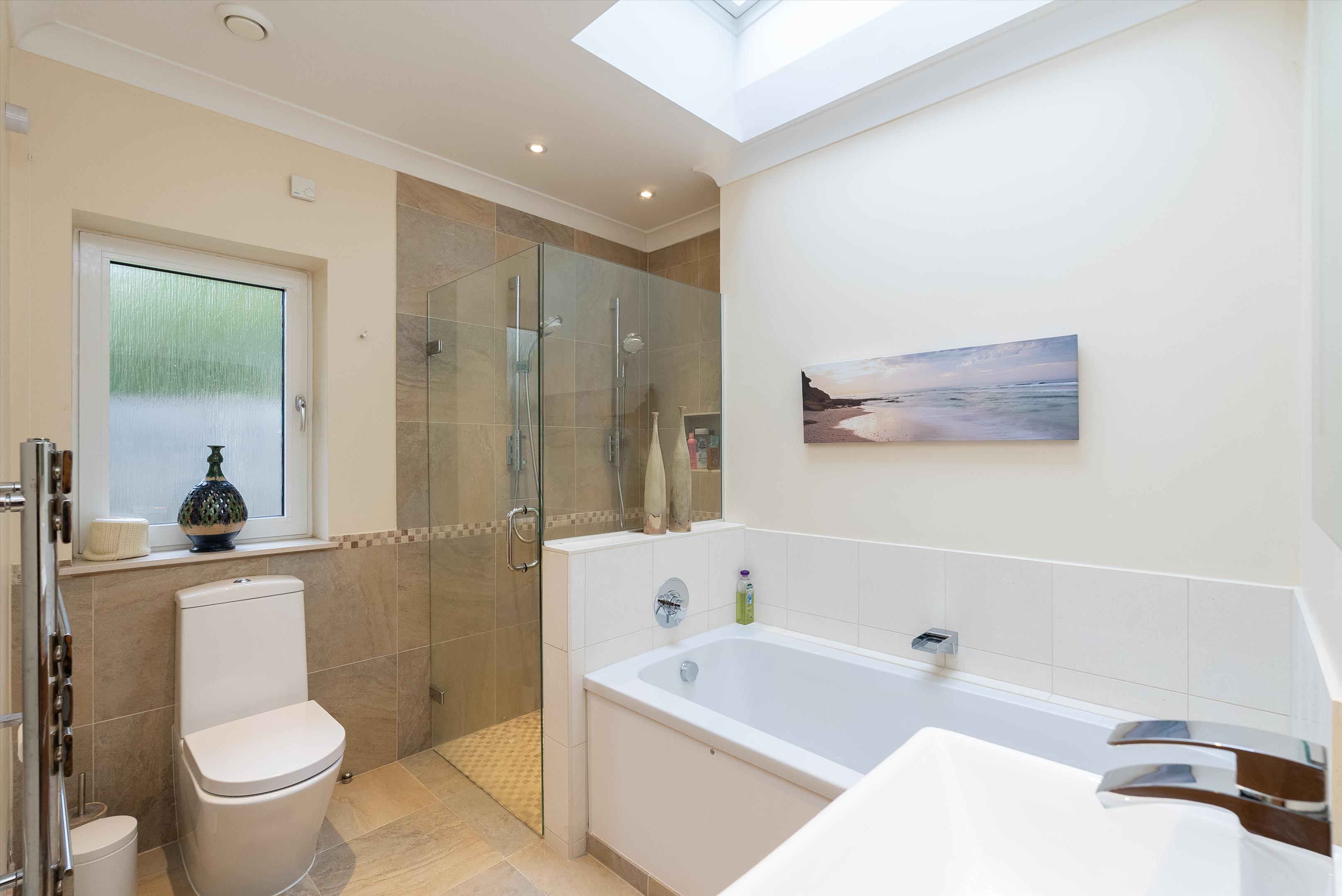 The Glade, Fetcham, Leatherhead, Surrey, KT22