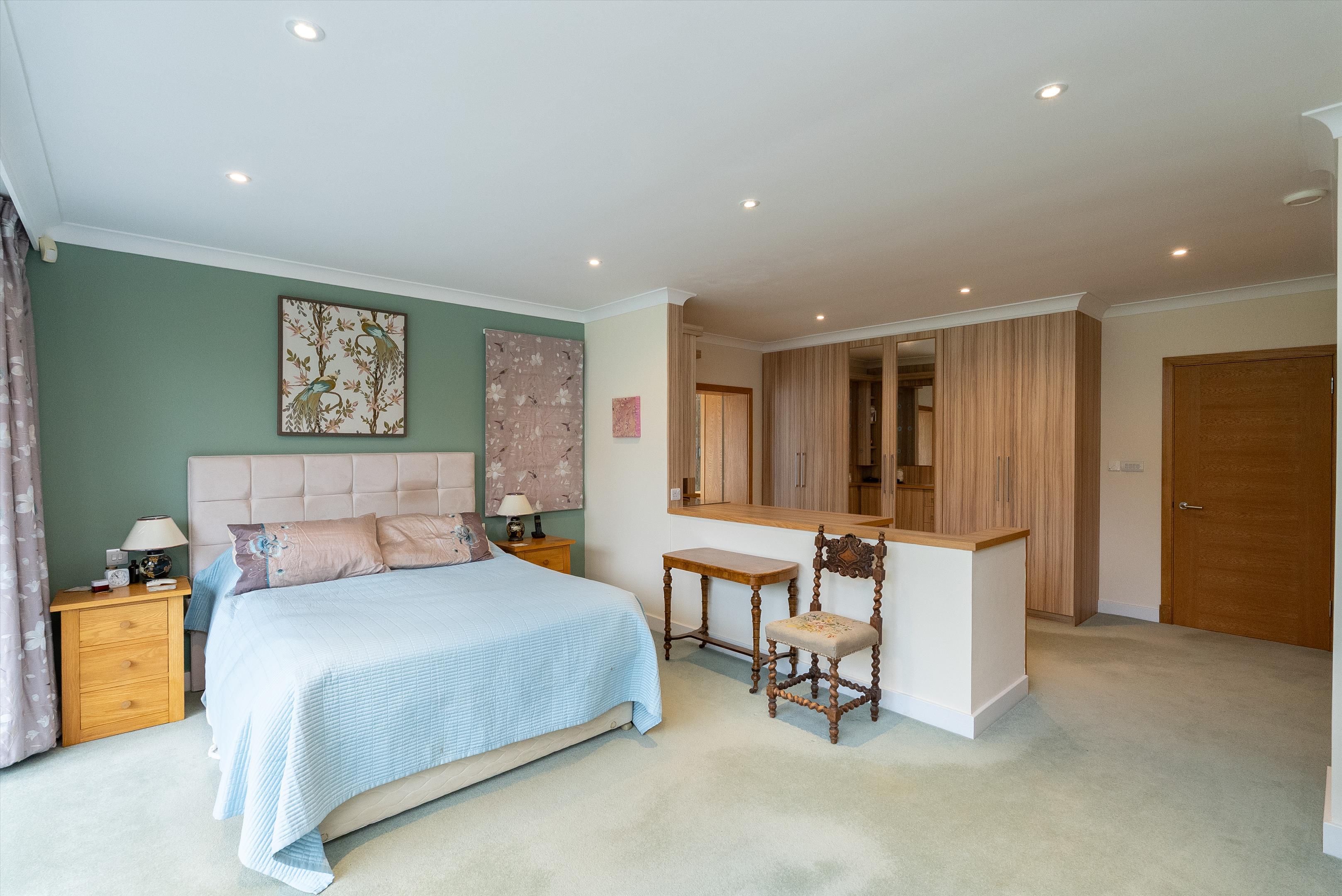 The Glade, Fetcham, Leatherhead, Surrey, KT22