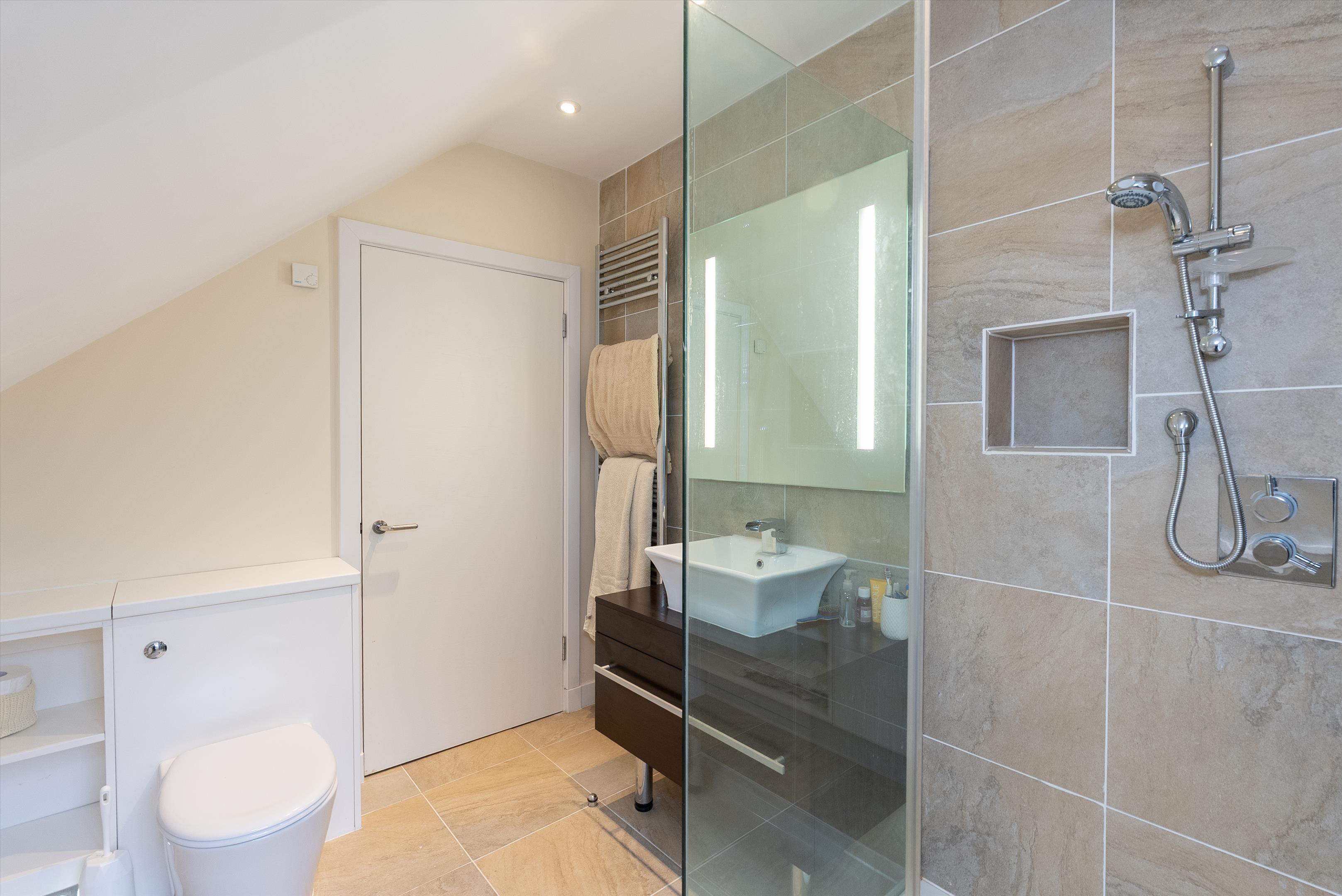 The Glade, Fetcham, Leatherhead, Surrey, KT22