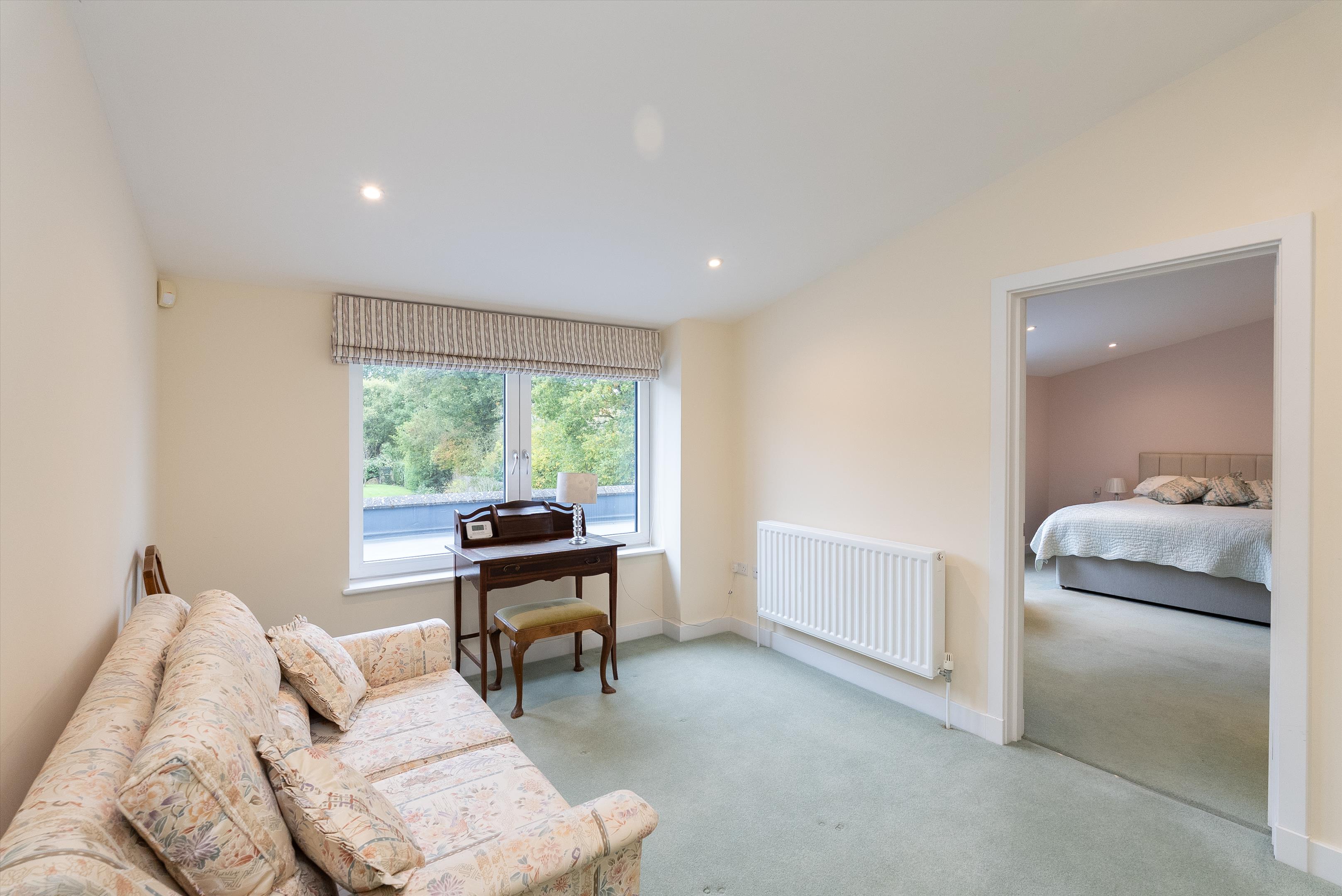 The Glade, Fetcham, Leatherhead, Surrey, KT22