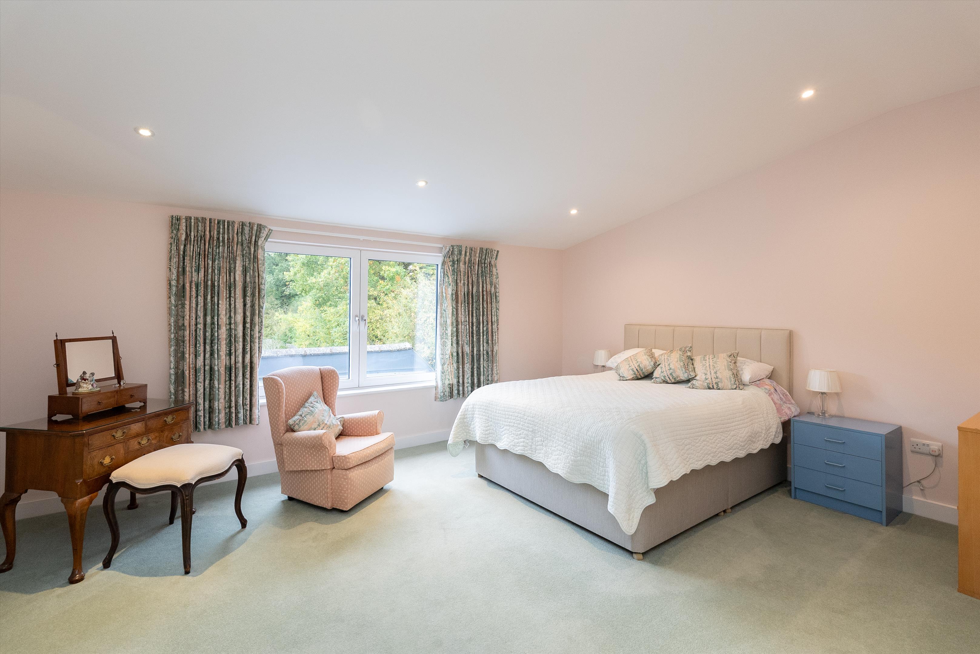 The Glade, Fetcham, Leatherhead, Surrey, KT22