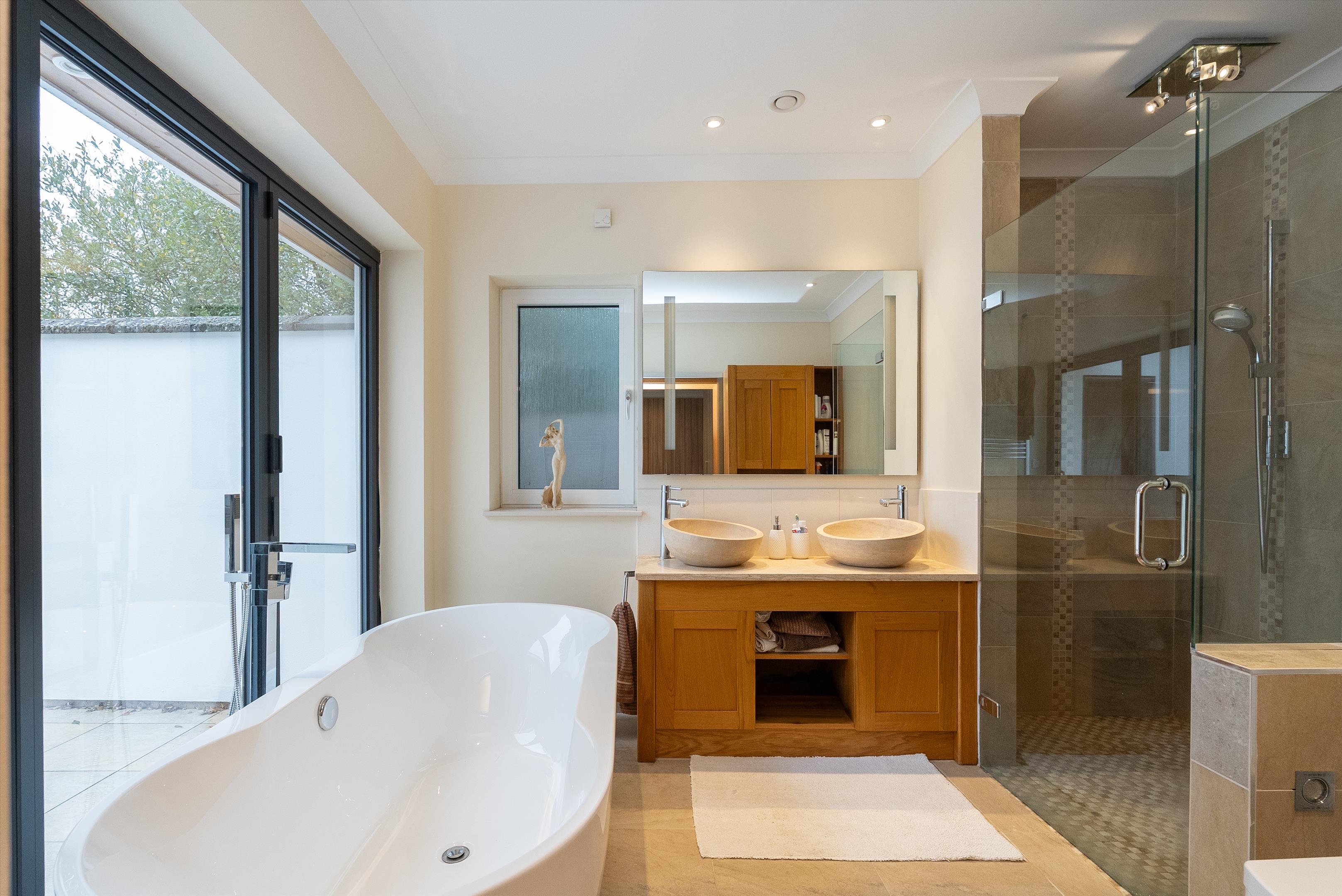 The Glade, Fetcham, Leatherhead, Surrey, KT22