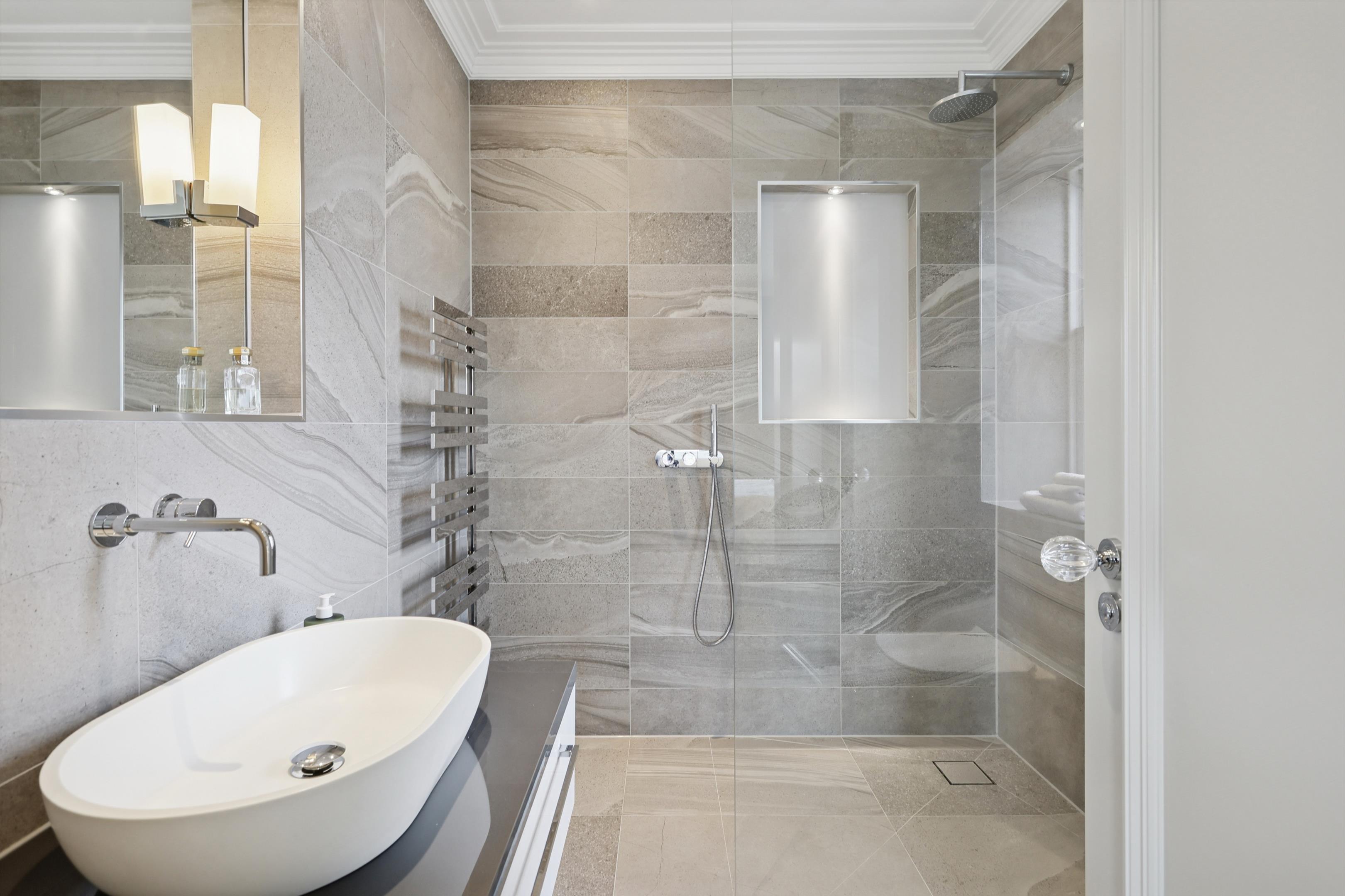 Brook Farm Road, Cobham, Surrey, KT11
