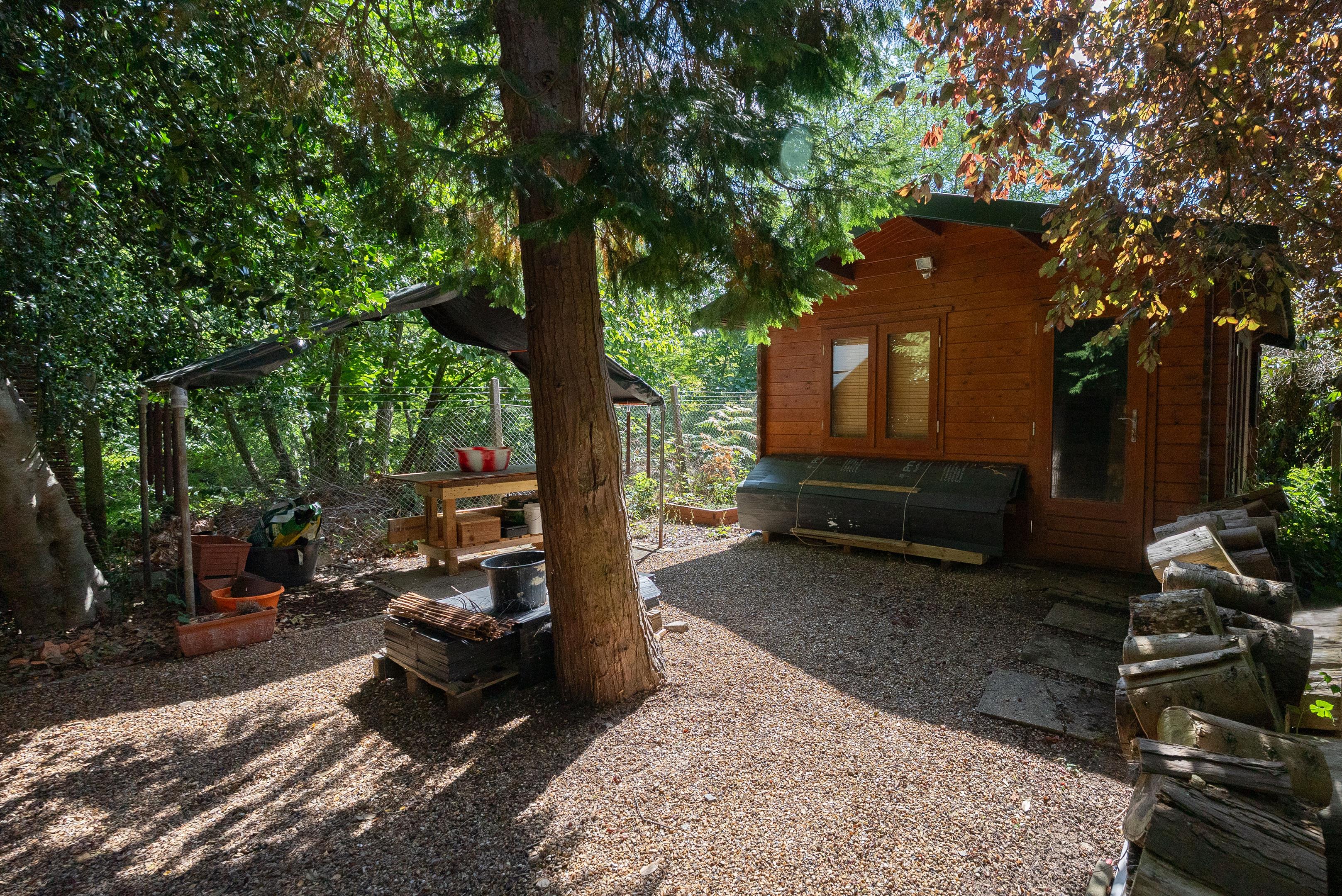 The Highlands, East Horsley, Surrey, KT24